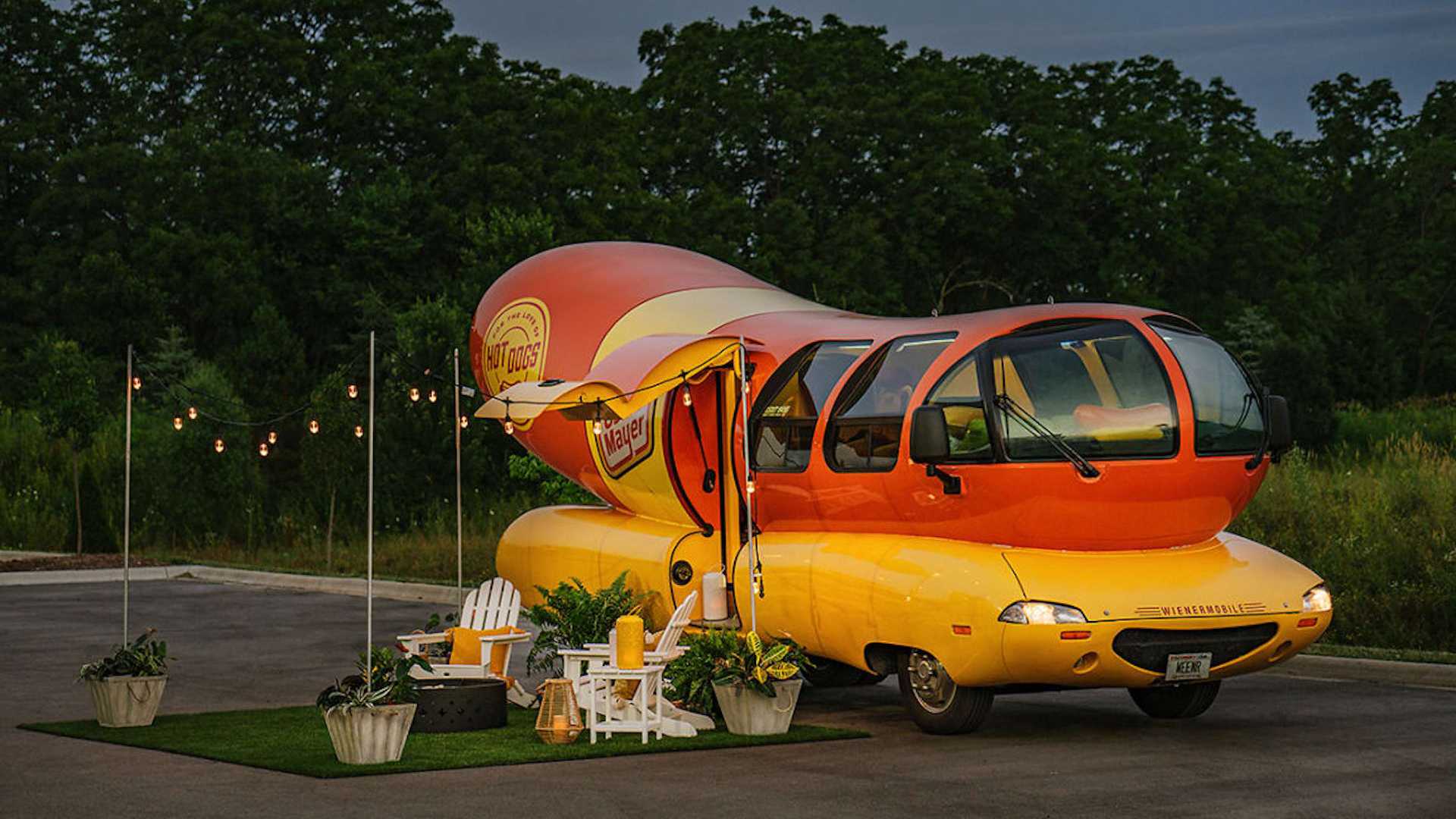 oscar-mayer-weinermobile-now-on-airbnb-for-rent (3)_1