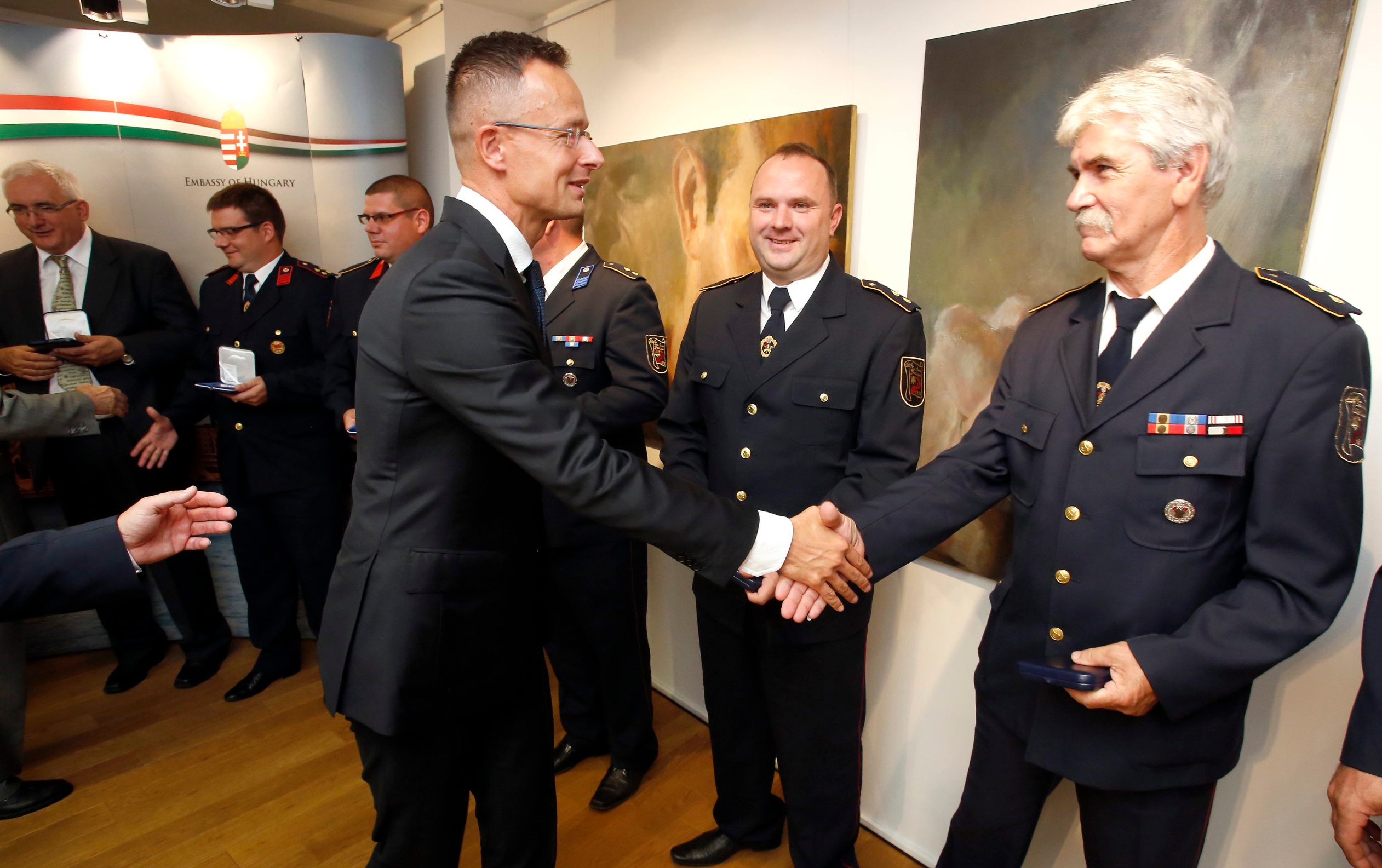 Mađarski ministar uručio je vatrogascima i liječnicima srebrne plakete za iskazanu hrabrost i stručnost