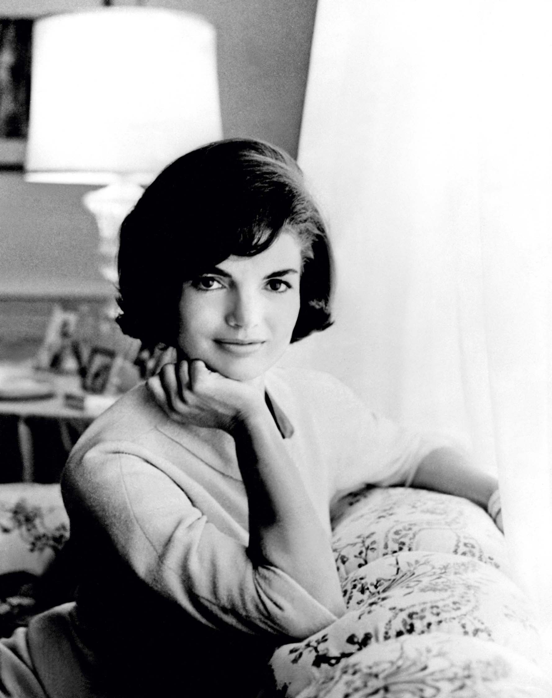 Iako joj je politika bila dosadna, uz Kennedyja je prihvatila ulogu žene političara