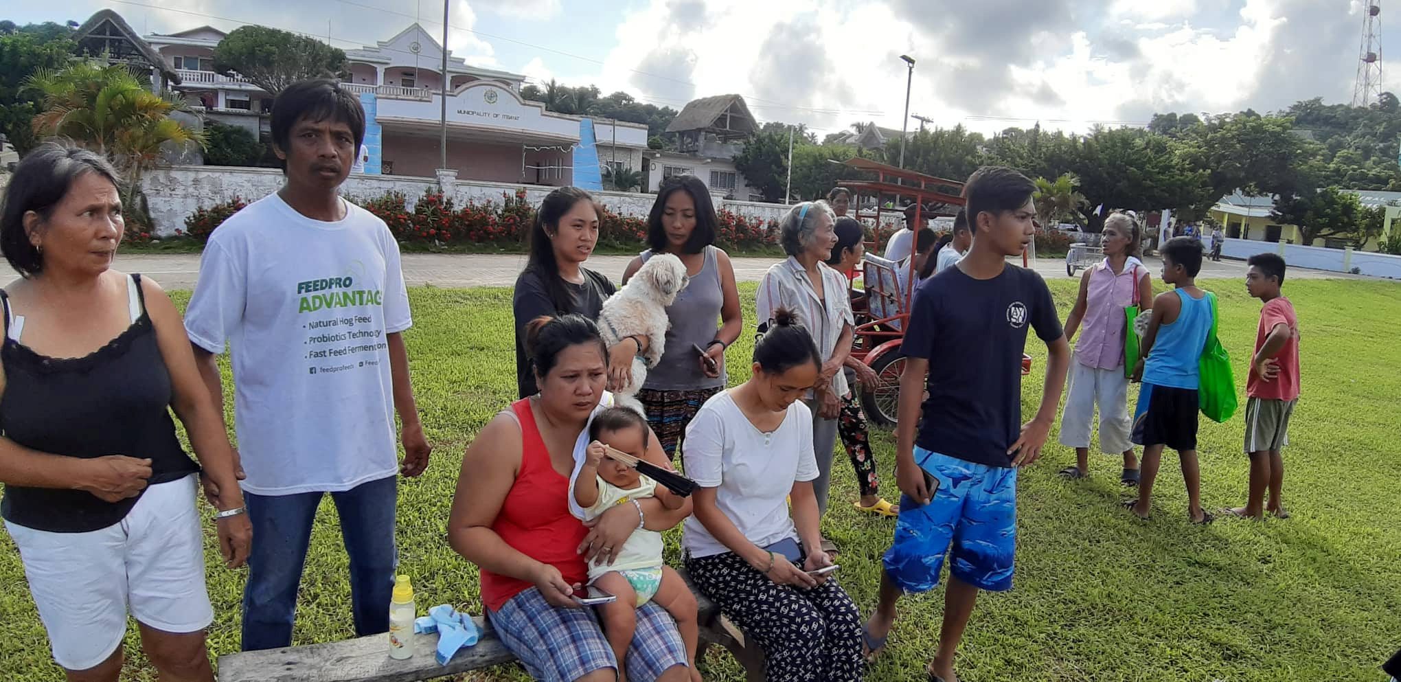evakuirano stanovništvo poslije potresa na Filipinima