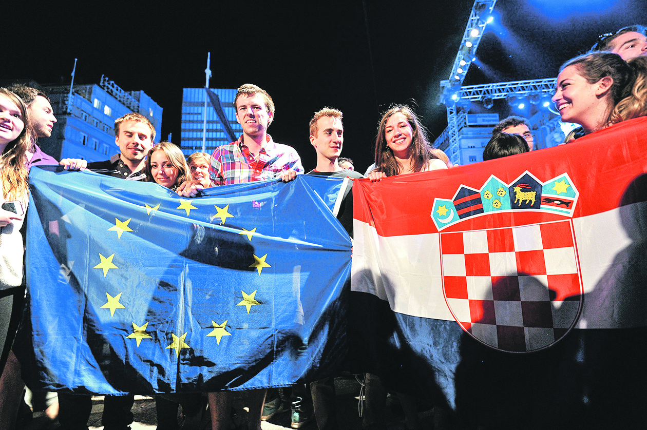 249946-320650-proslava_eu26-300613