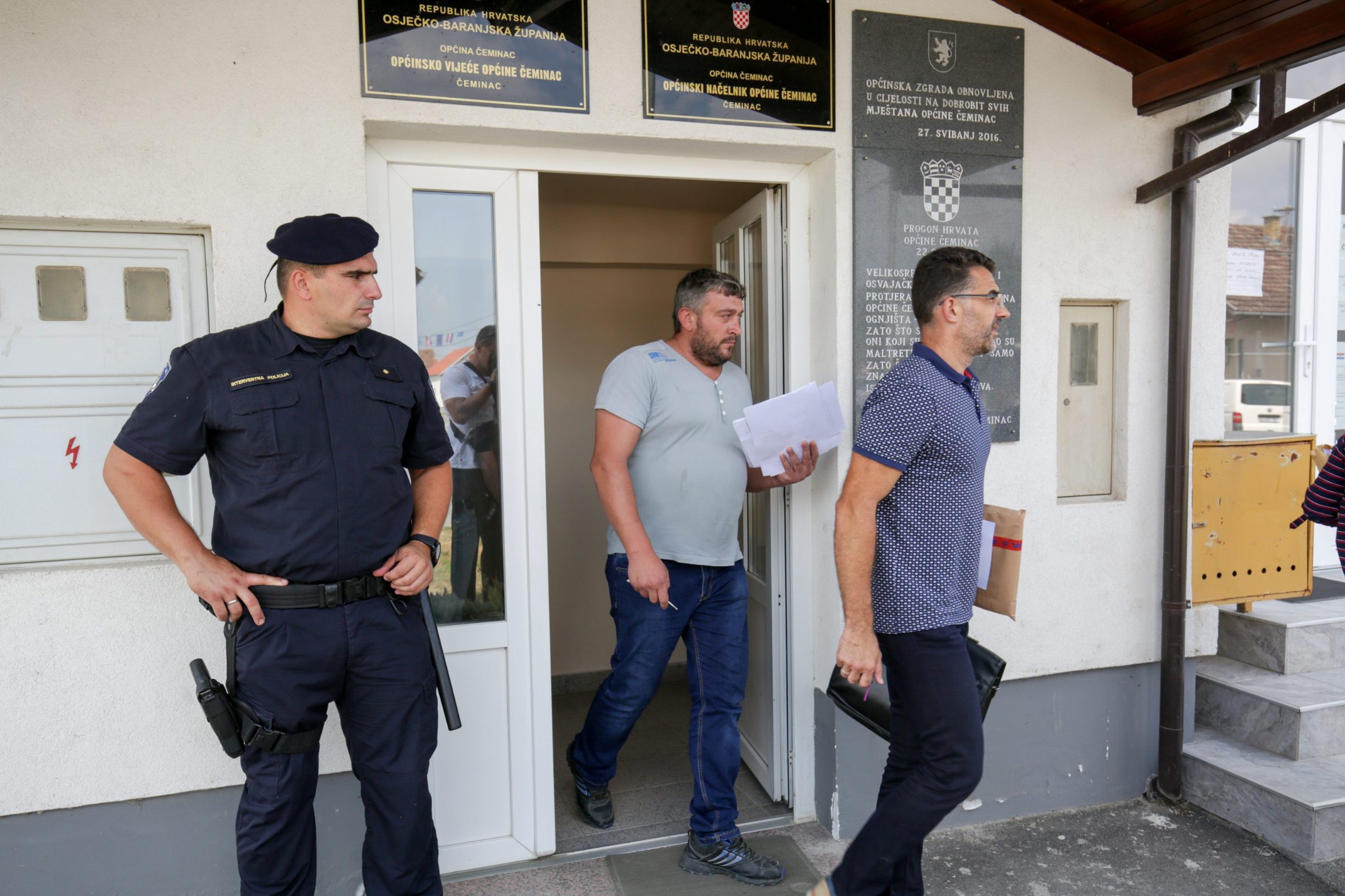 Policija u pretresu zgrade Općine Čeminac