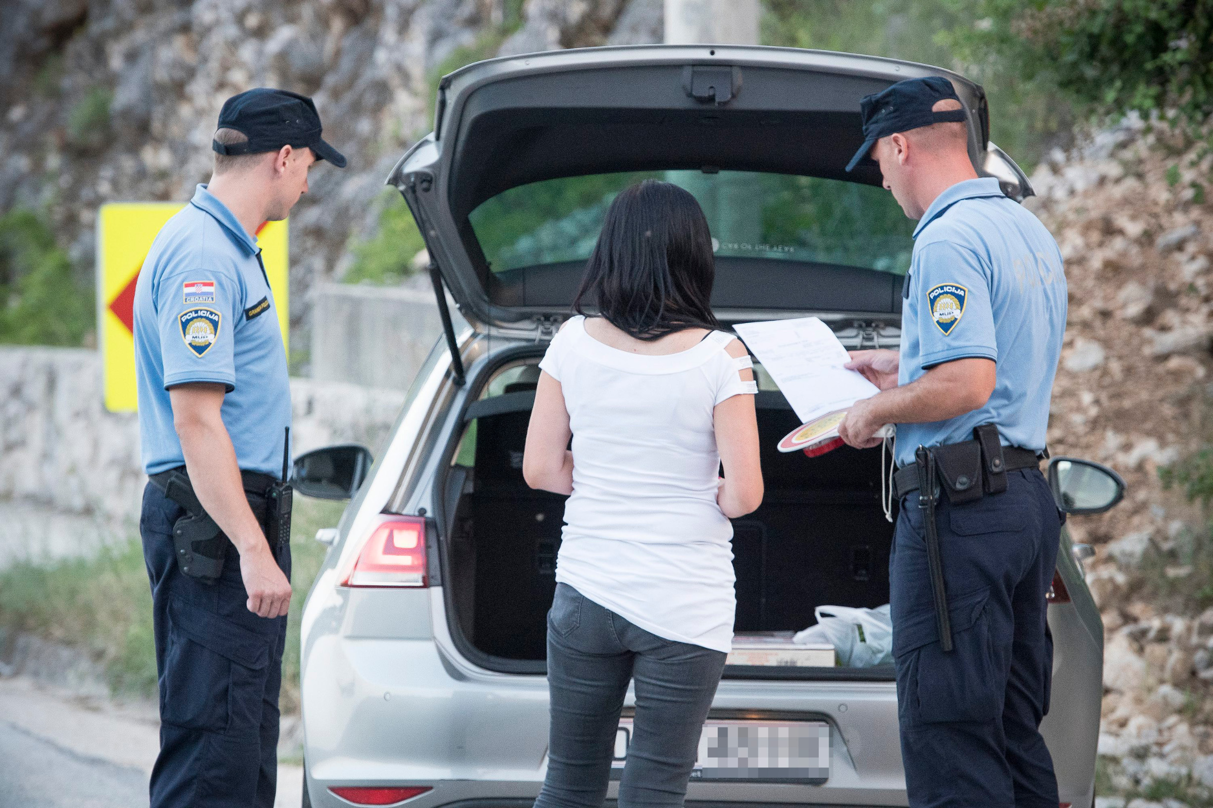 Pretraga automobila / Ilustracija