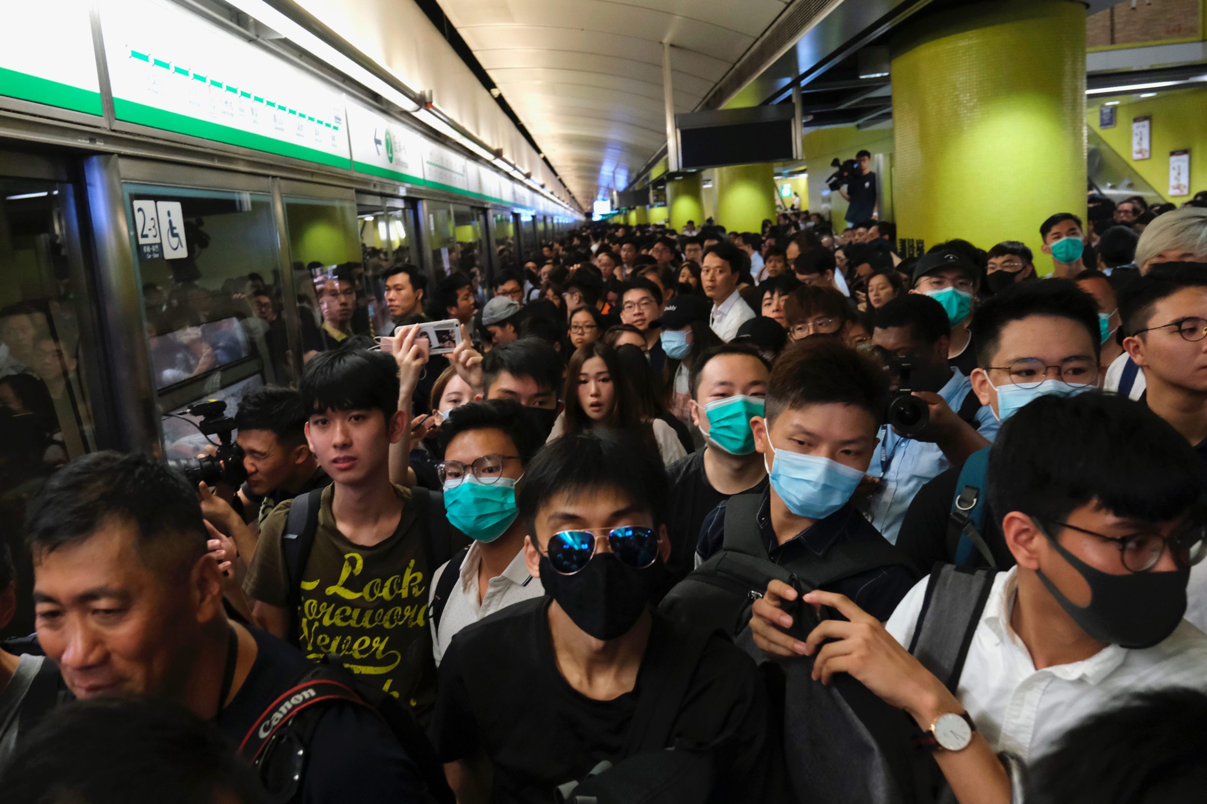 2019-07-30T021252Z_1589665973_RC1222FCAD80_RTRMADP_3_HONGKONG-PROTESTS-MTR
