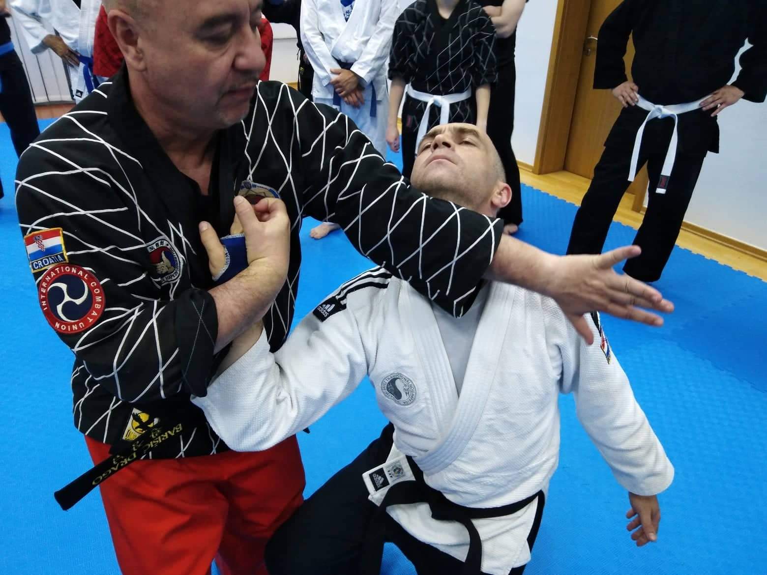 Drago Barišić pokazuje kako svladati suparnika