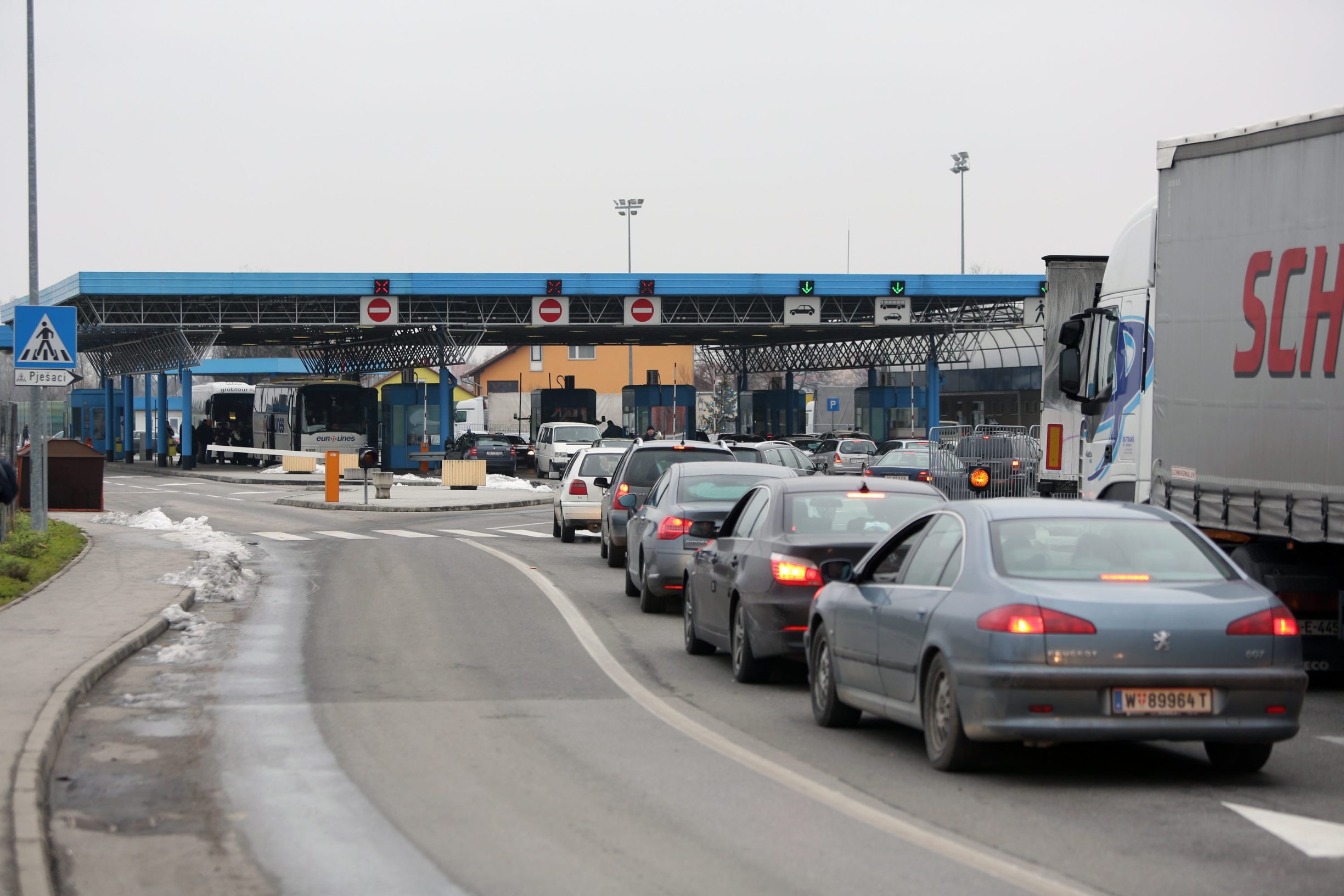 Gužva na graničnom prijelazu u blizini Slavonskog Broda
