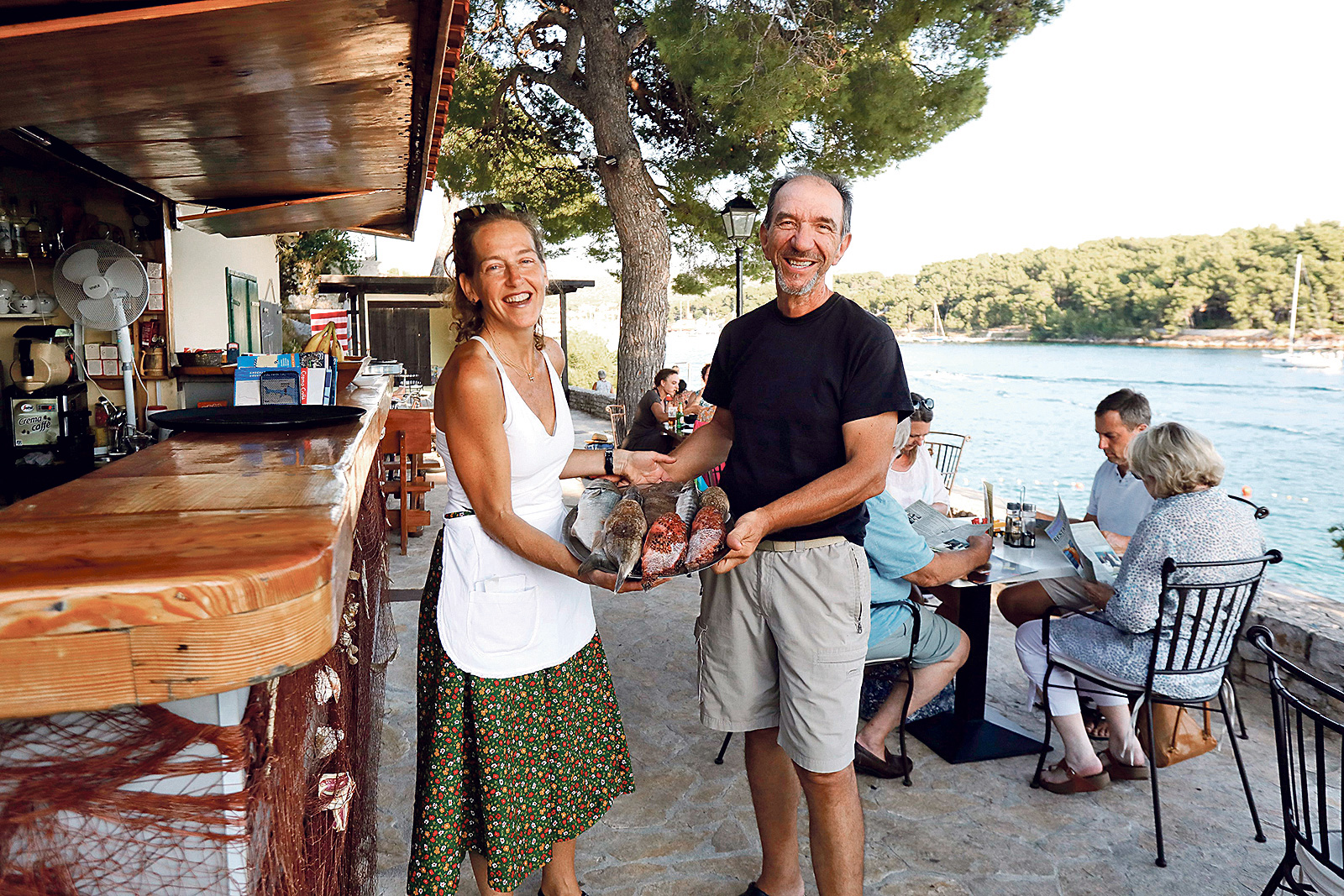 Marina Furlan sa suprugom Lukom Sfarčićem u restoranu Bago