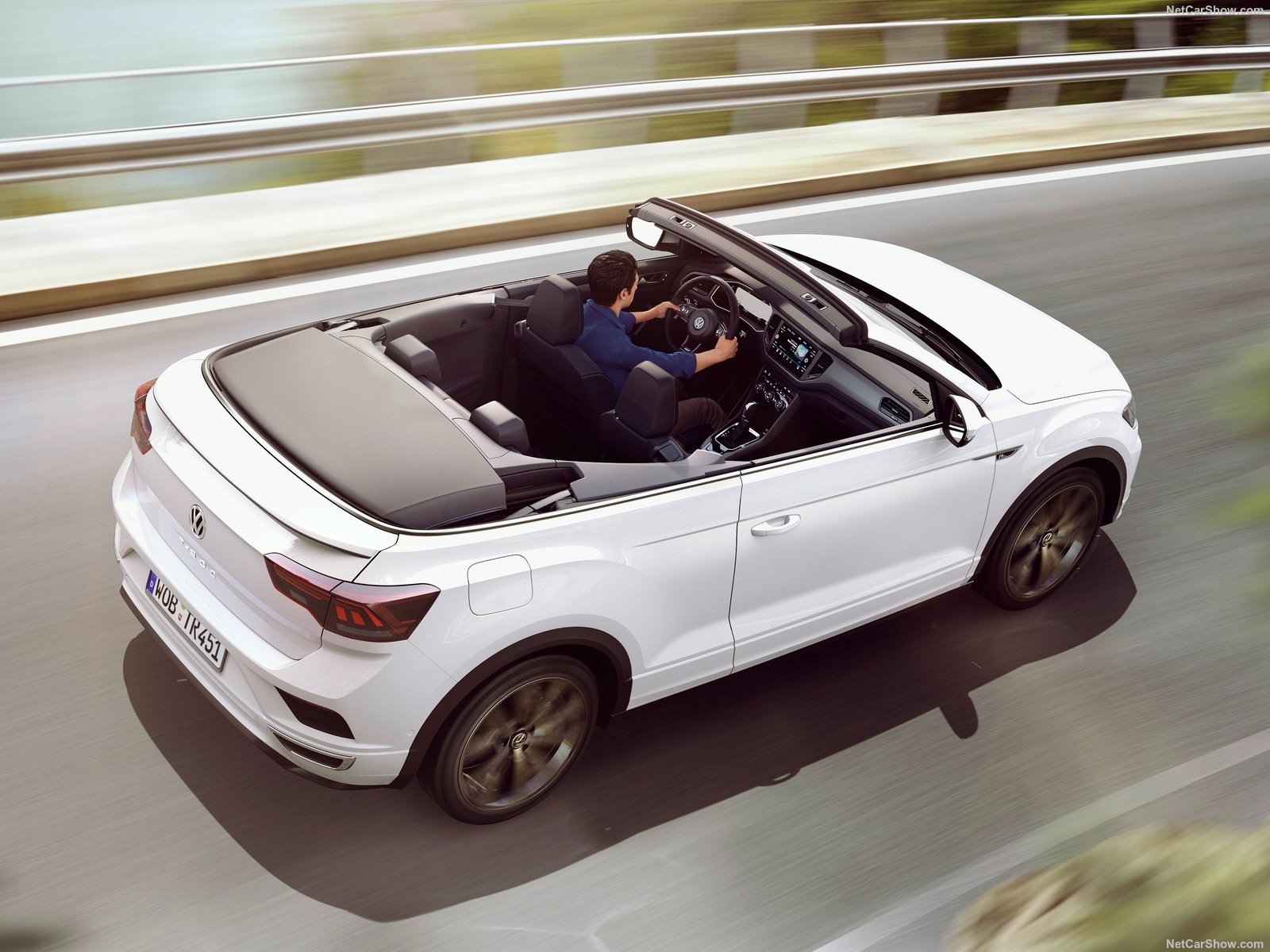 Volkswagen-T-Roc_Cabriolet-2020-1600-05