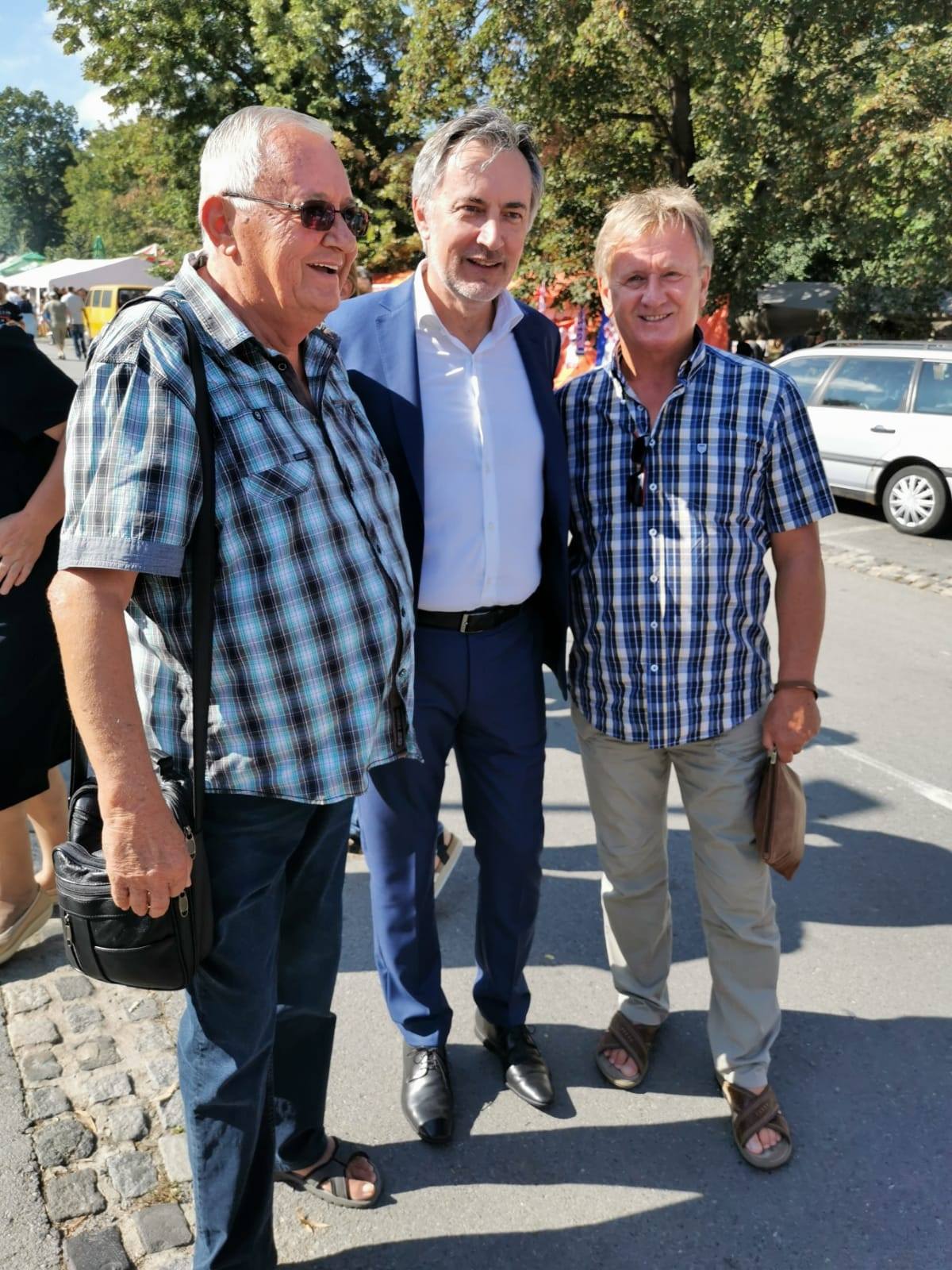 Miroslav Škoro u Aljmašu za vrijeme slavlja velike Gospe