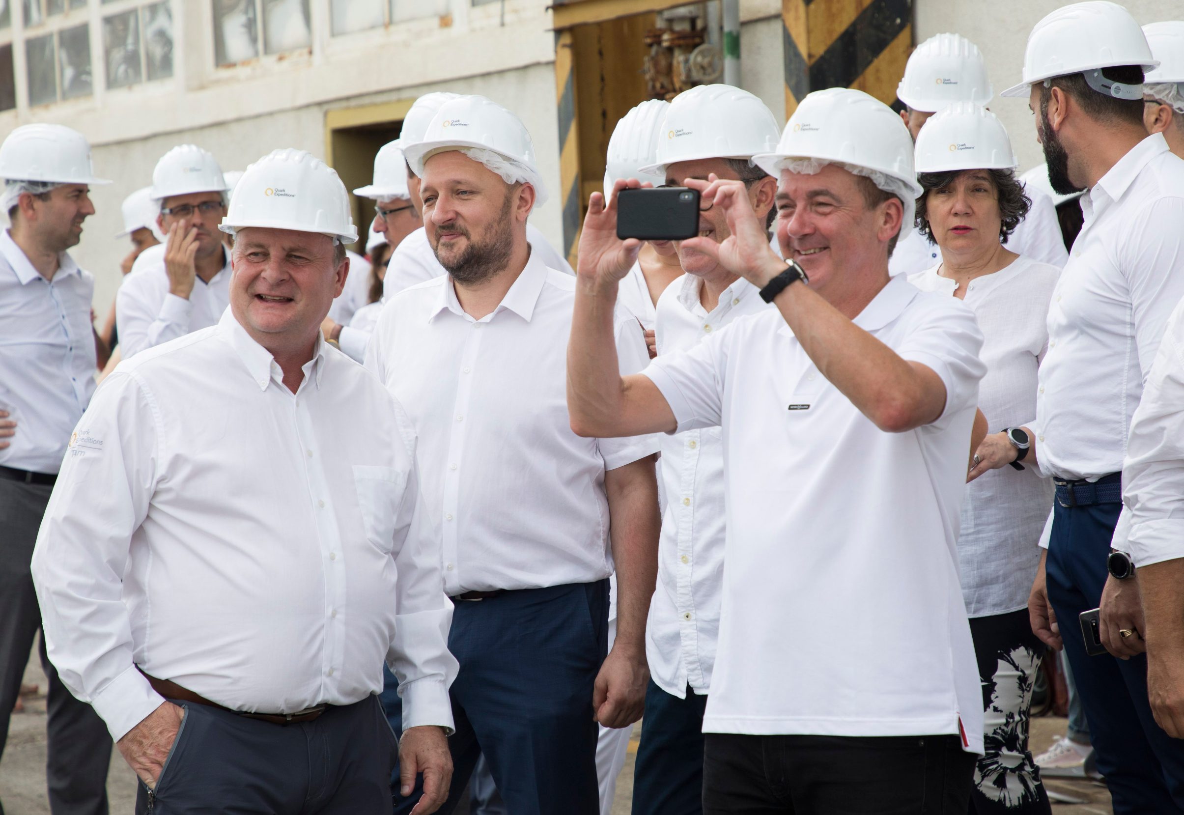 Predstavnici Quark Expeditionsa s vlasnikom škvera Tomislavom Debeljakom