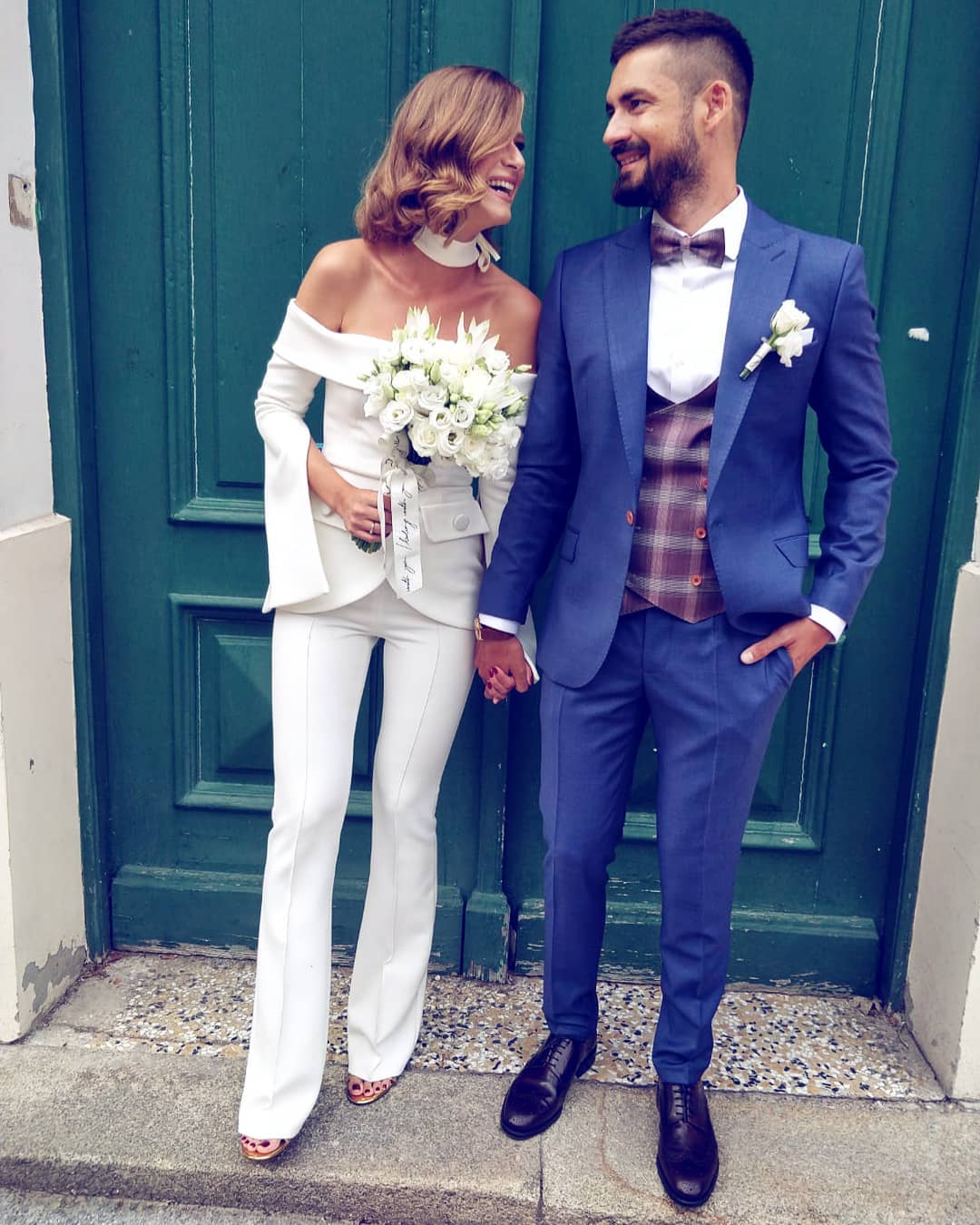 Prekrasni mladenci su zablistali u odijelima...