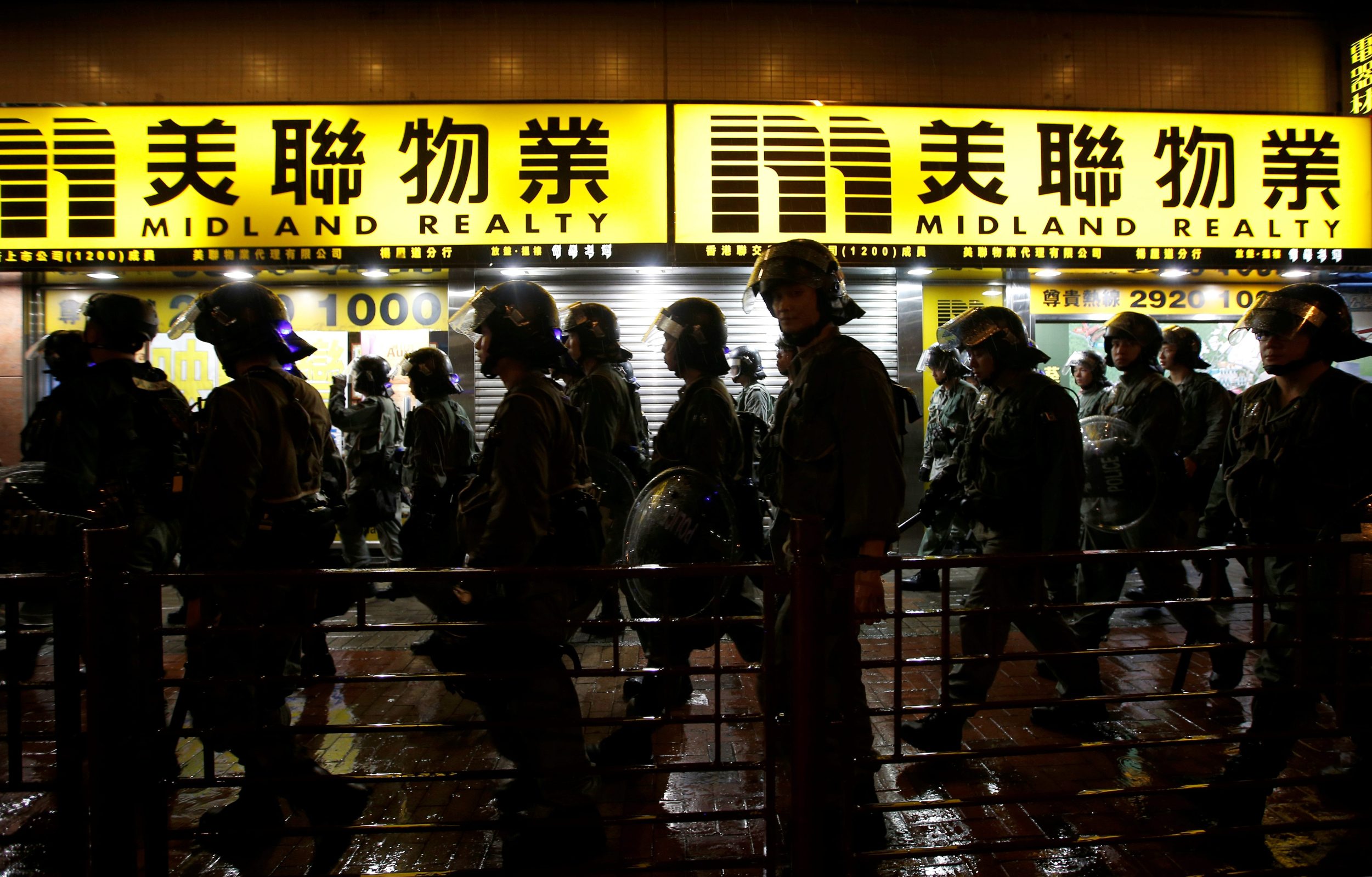 2019-08-25T142909Z_1983525248_RC11D46E12E0_RTRMADP_3_HONGKONG-PROTESTS