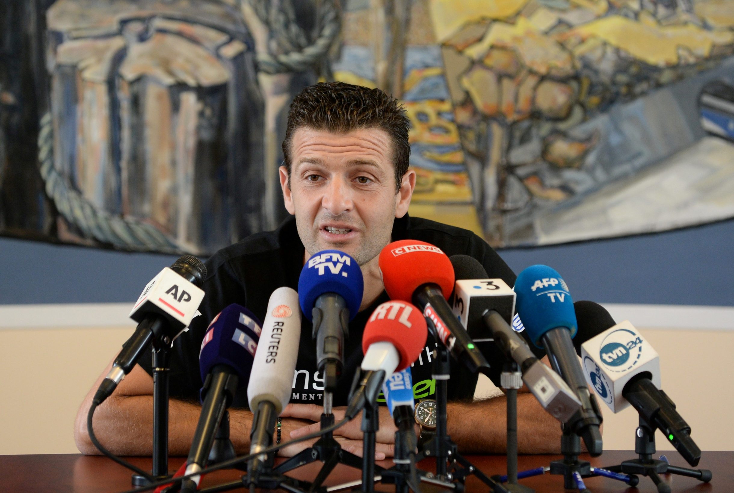 Franky Zapata na konferenciji za medije uoči drugog pokušaja preletavanja kanala La Manche