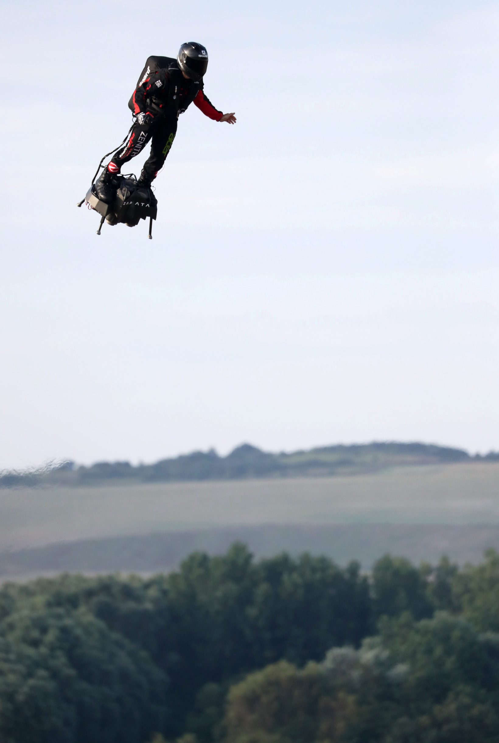 2019-08-04T062605Z_2015010307_RC128950D0F0_RTRMADP_3_FRANCE-FLYING-MAN