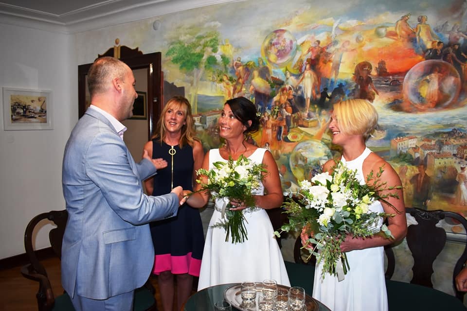 Annemarie Woodward i Verity Gamble s pulskim dogradonačelnikom Robertom Cvekom