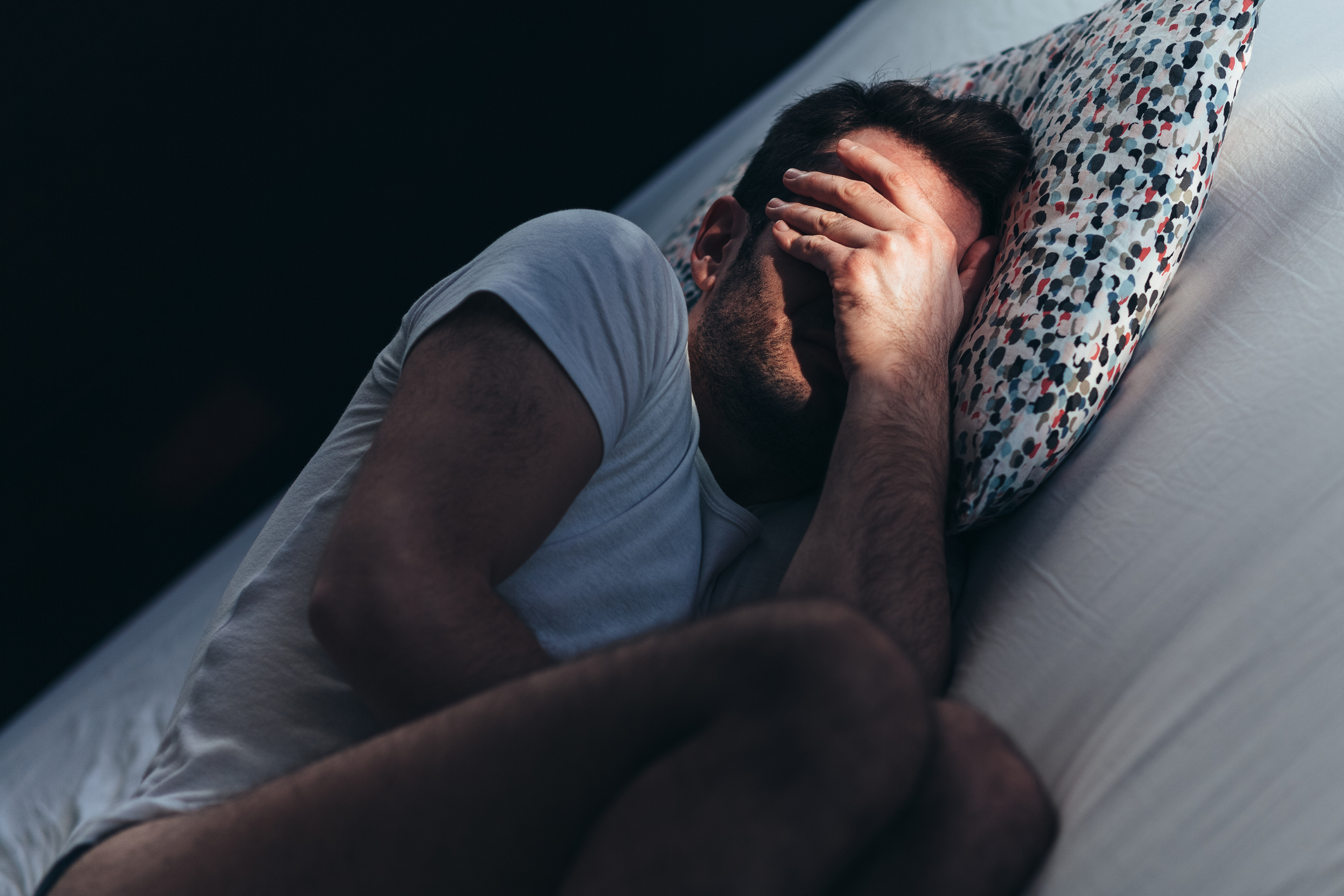 Analgetici, puno tekućine i mirovanje bi trebali smanjiti bol.