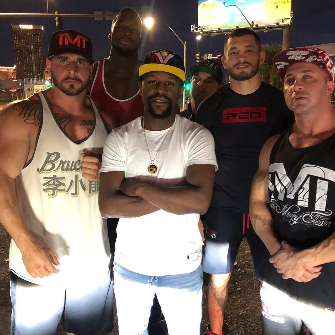 Floyd Mayweather Jr., Makhmud Muradov i društvo