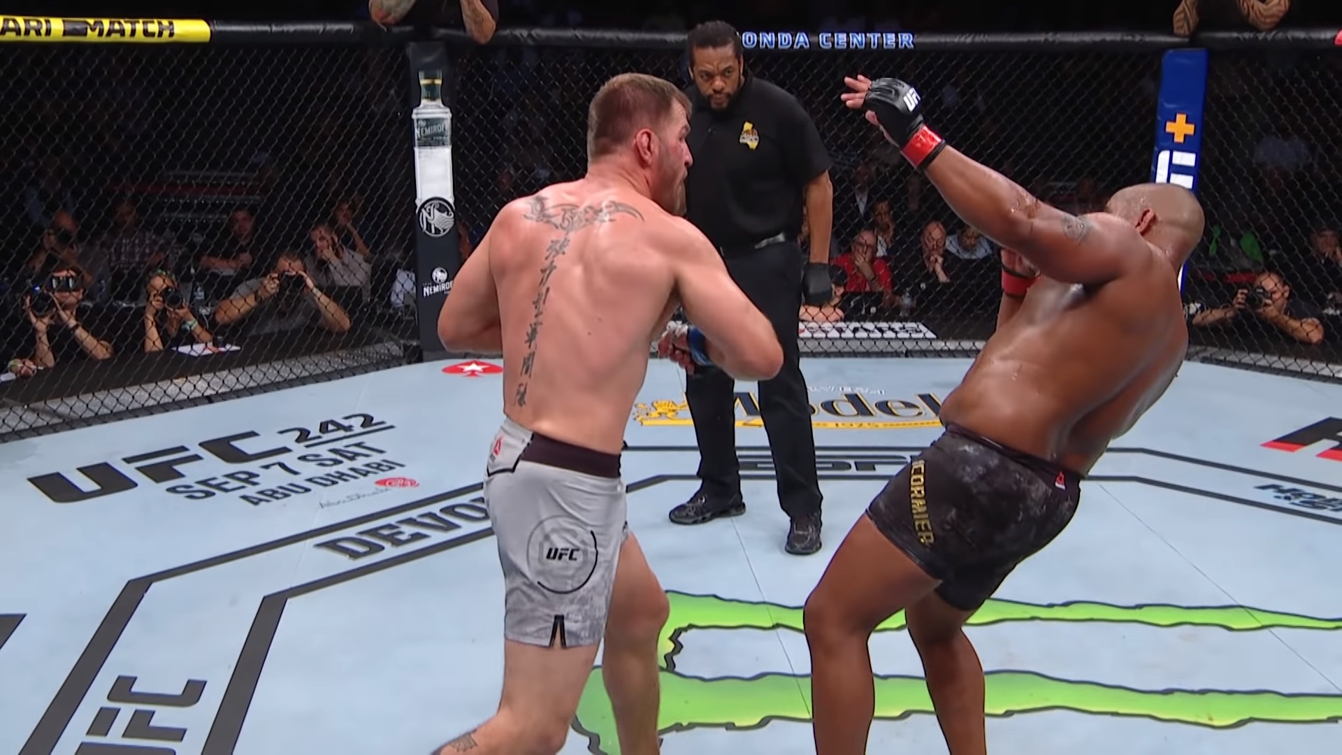Miočić vs. Cormier