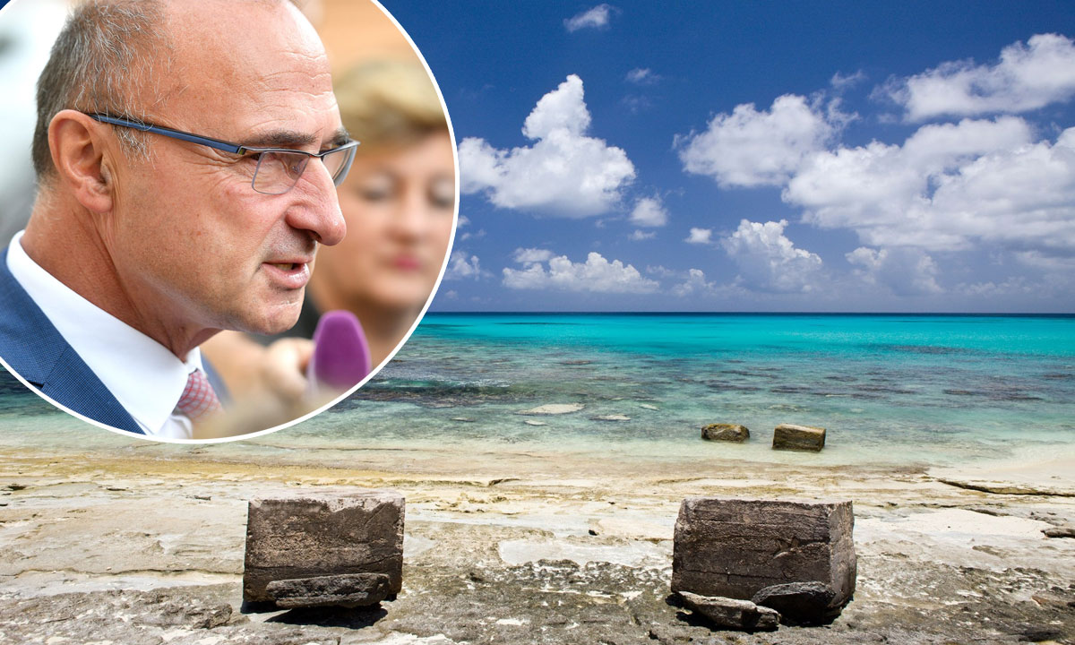 Gordan Grlić Radman (u krugu), otok Bikini u sastavu Marshallovih otoka (na glavnoj fotografiji)