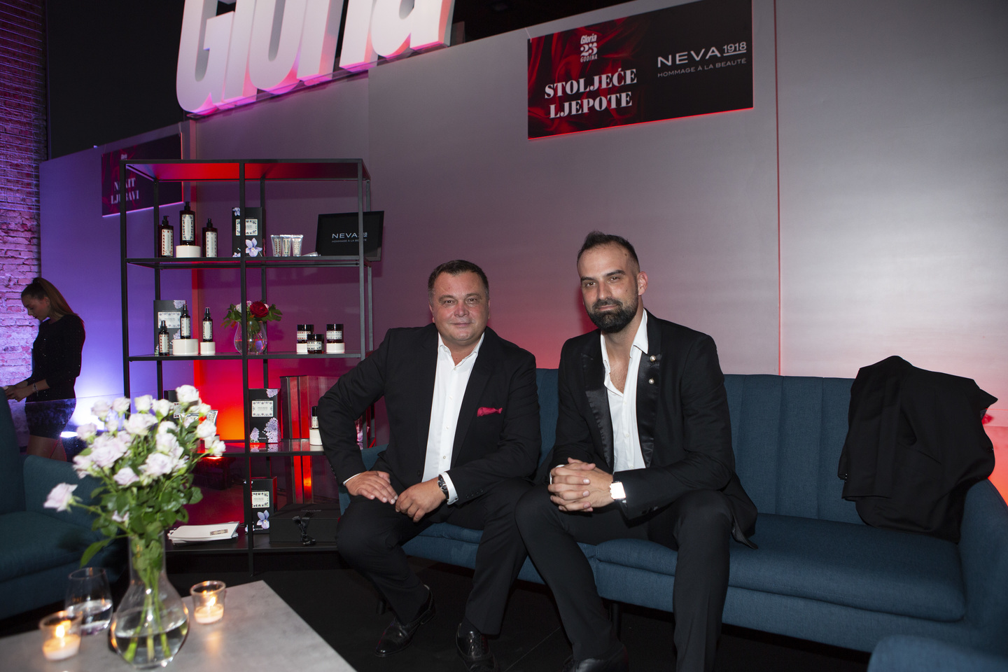 Duško Ćurlić i Ivan Šarić, voditelji večeri u najmirisnijem kutku u Laubi - Stoljeće ljepote by Neva 1918