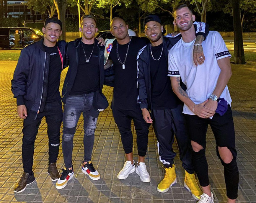 Melo, Neymar i društvo