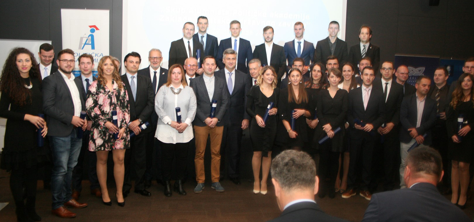 Premijer Plenković s polaznicima Političke akademije HDZ-ove Zaklade hrvatskog državnog zavjeta