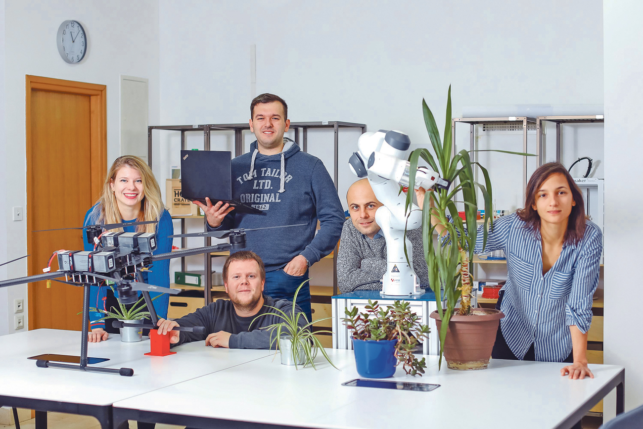 Istraživači na dva milijuna kuna vrijednom projektu su, slijeva nadesno: Ivana Mikolić, Bruno Marić, Antun Ivanović, voditelj Matko Orsag te Marsela Polić