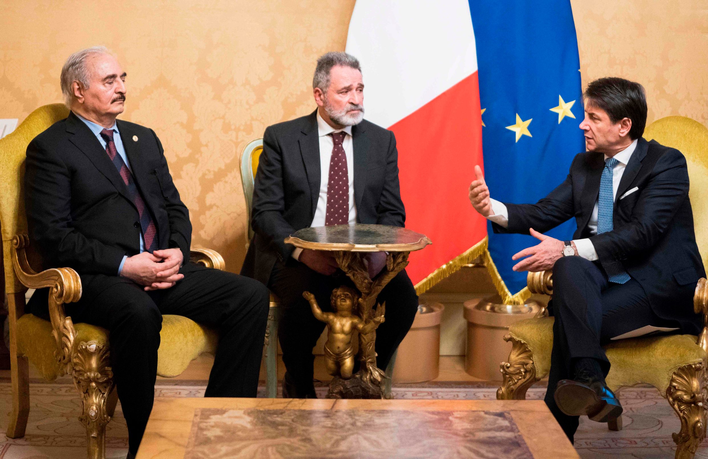 Talijanski premijer Giuseppe Conte (desno) i lider libijske Nacionalne armije maršal Kalifa Haftar