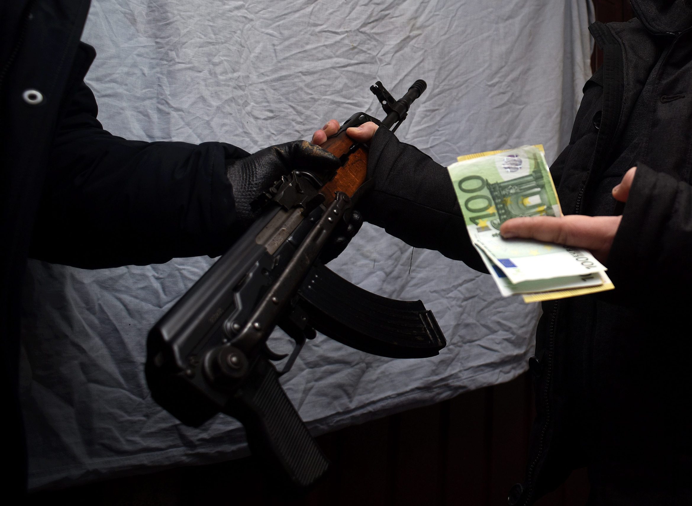 Primopredaja kalašnjikova