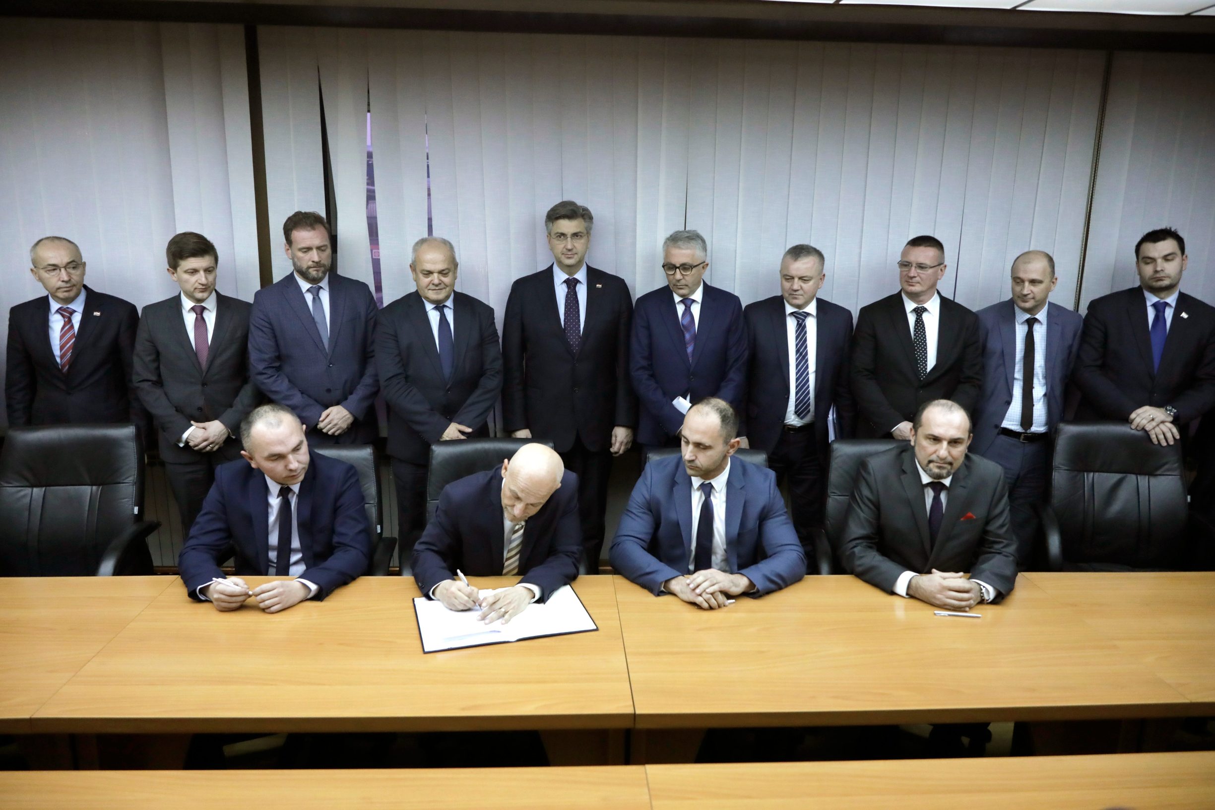 Andrej Plenković na potpisivanju ugovora o kreditiranju