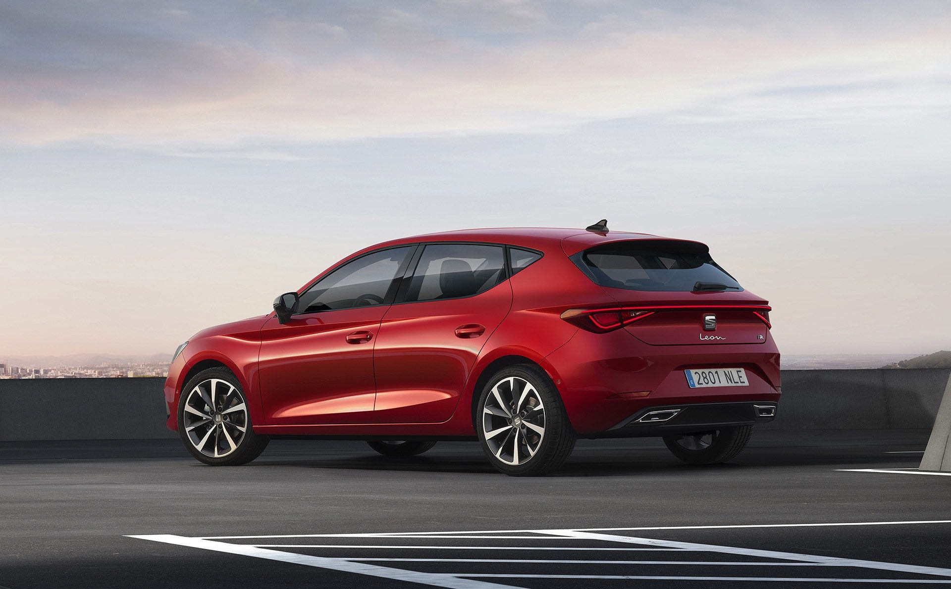 2020-Seat-Leon-Hatch-Estate-1