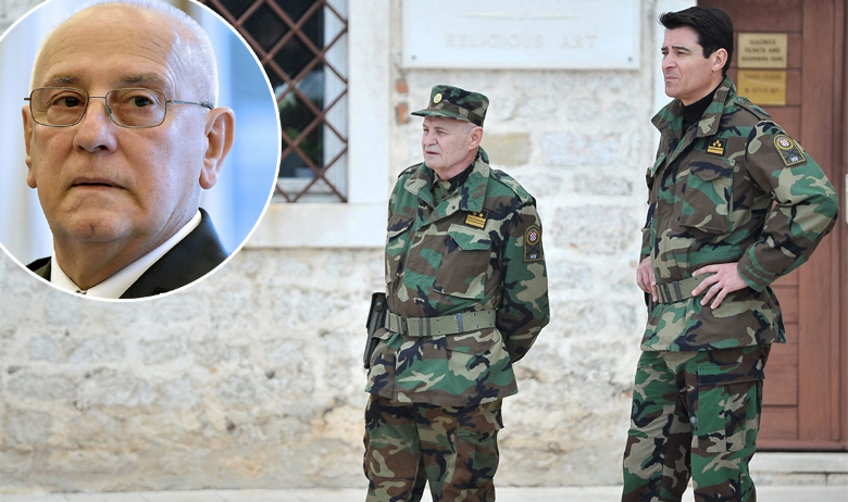 U krugu: Ante Roso; Mustafa Nadarević i Goran Višnjić