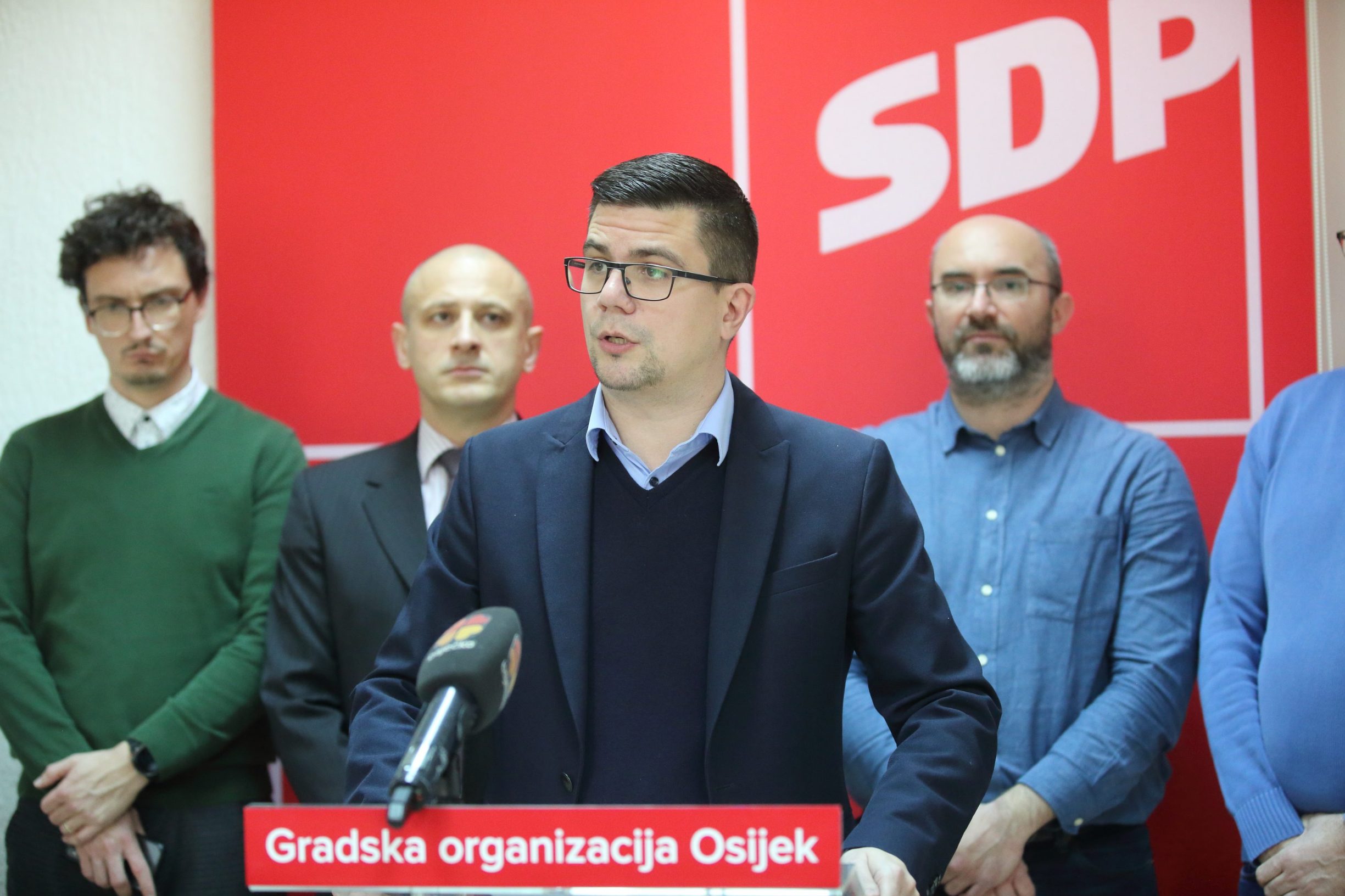 Domagoj Hajduković (sredina)