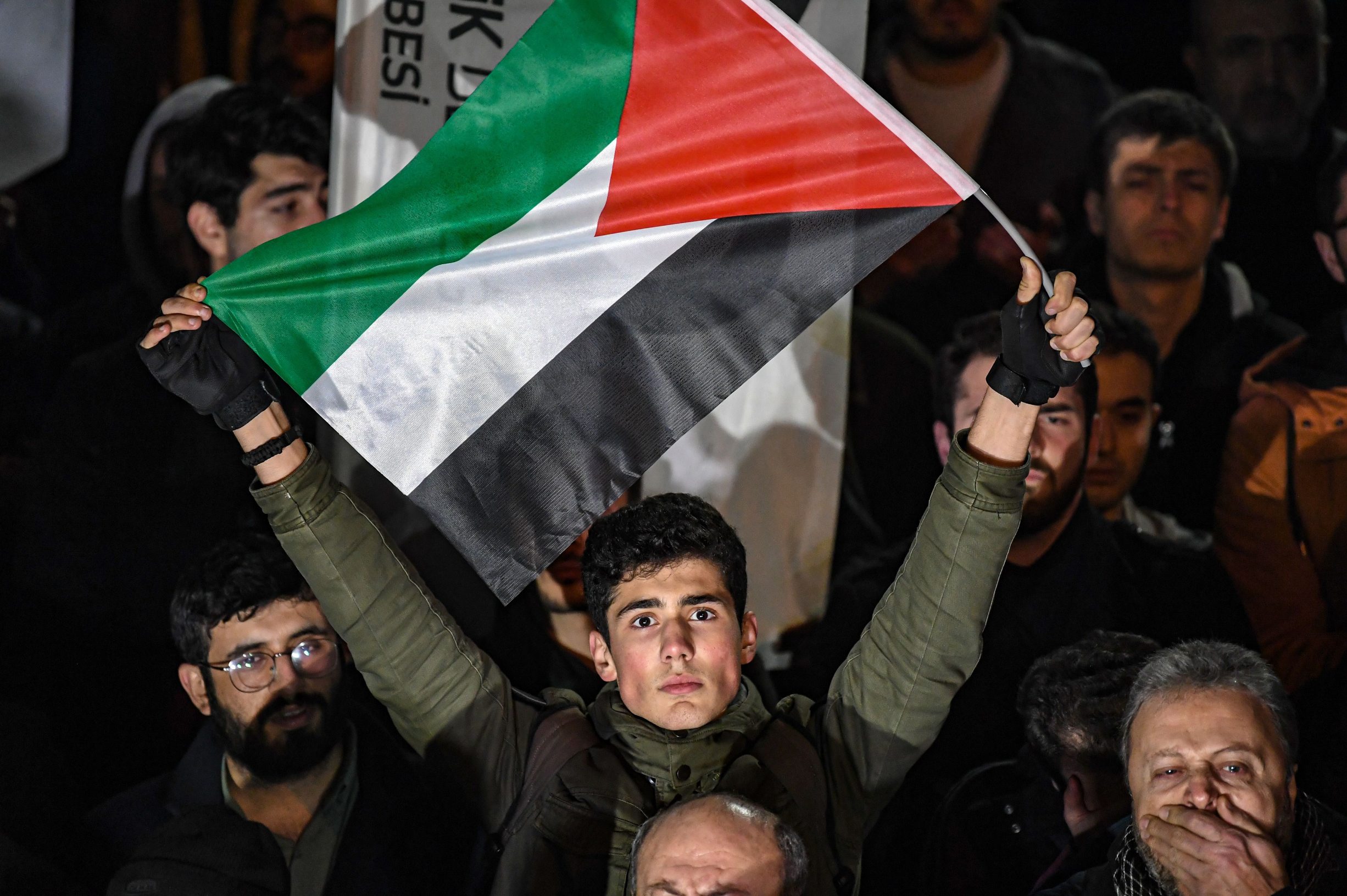 Bivši izraelski premijer Ehud Barak tvrdi da Netanyahu samo hini da prihvaća Kushnerov i Trumpov plan, ali čini sve da on bude Palestincima neprihvatljiv, kako bi mogao baciti krivnju na njih pa jednostrano anektirati dolinu Jordana
