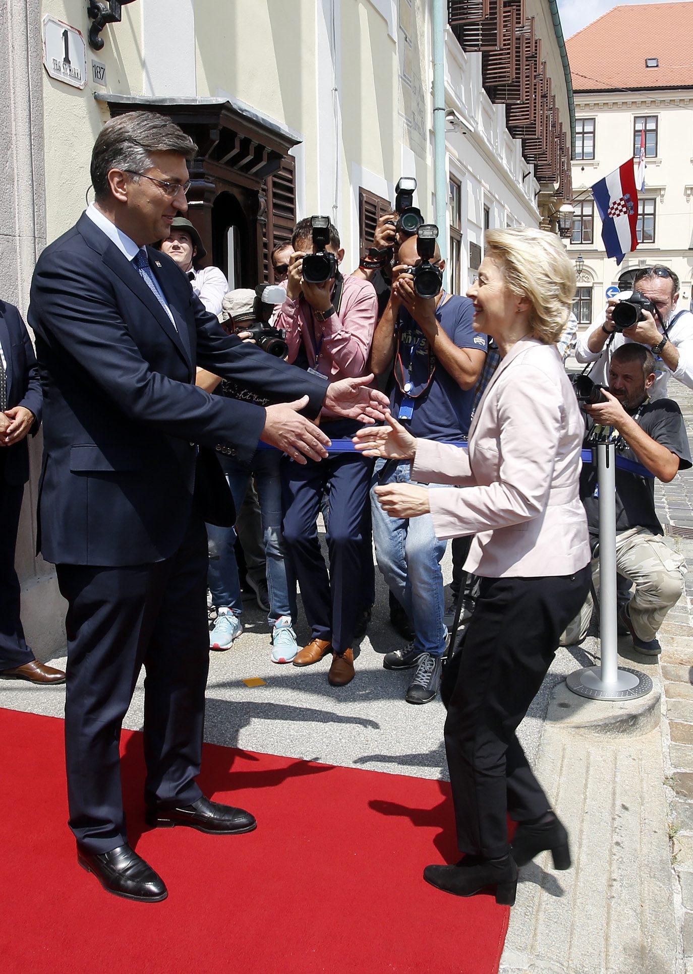 Premijer Andrej Plenković pozdravlja predsjednicu Europske komisije Ursulu von der Leyen