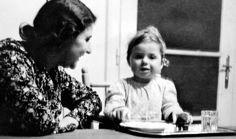 Malena Renata Bauer s majkom Silvijom snimljena u Zagrebu prije proglašenja NDH