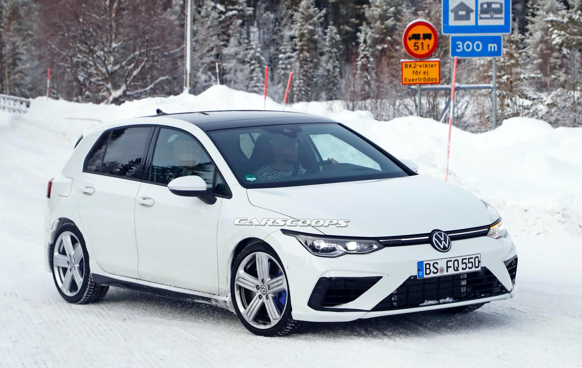 2020-VW-Golf-R-spy-shots-3