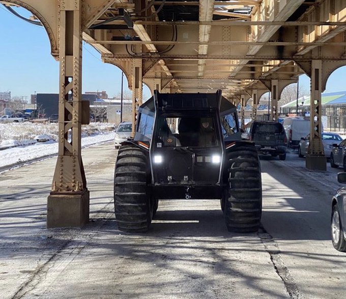 kanye-west-rolls-into-chicago-in-fleet-of-sherp-atvs-to-hand-out-free-yeezies-141122_1
