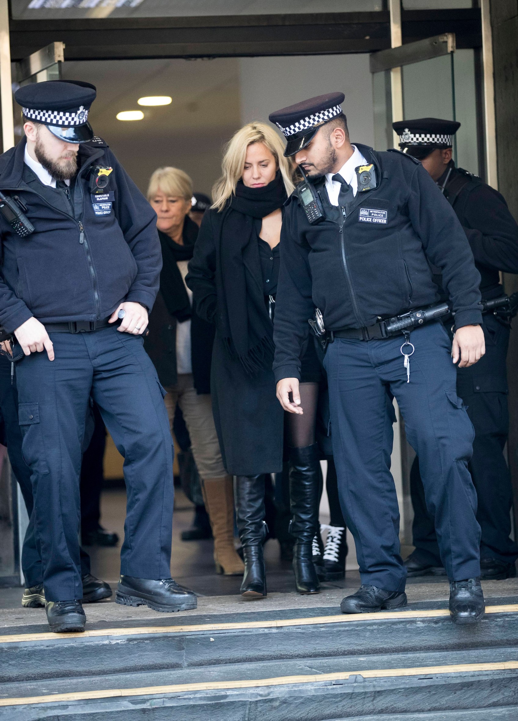 Caroline Flack s majkom nakon ročišta 23. prosinca