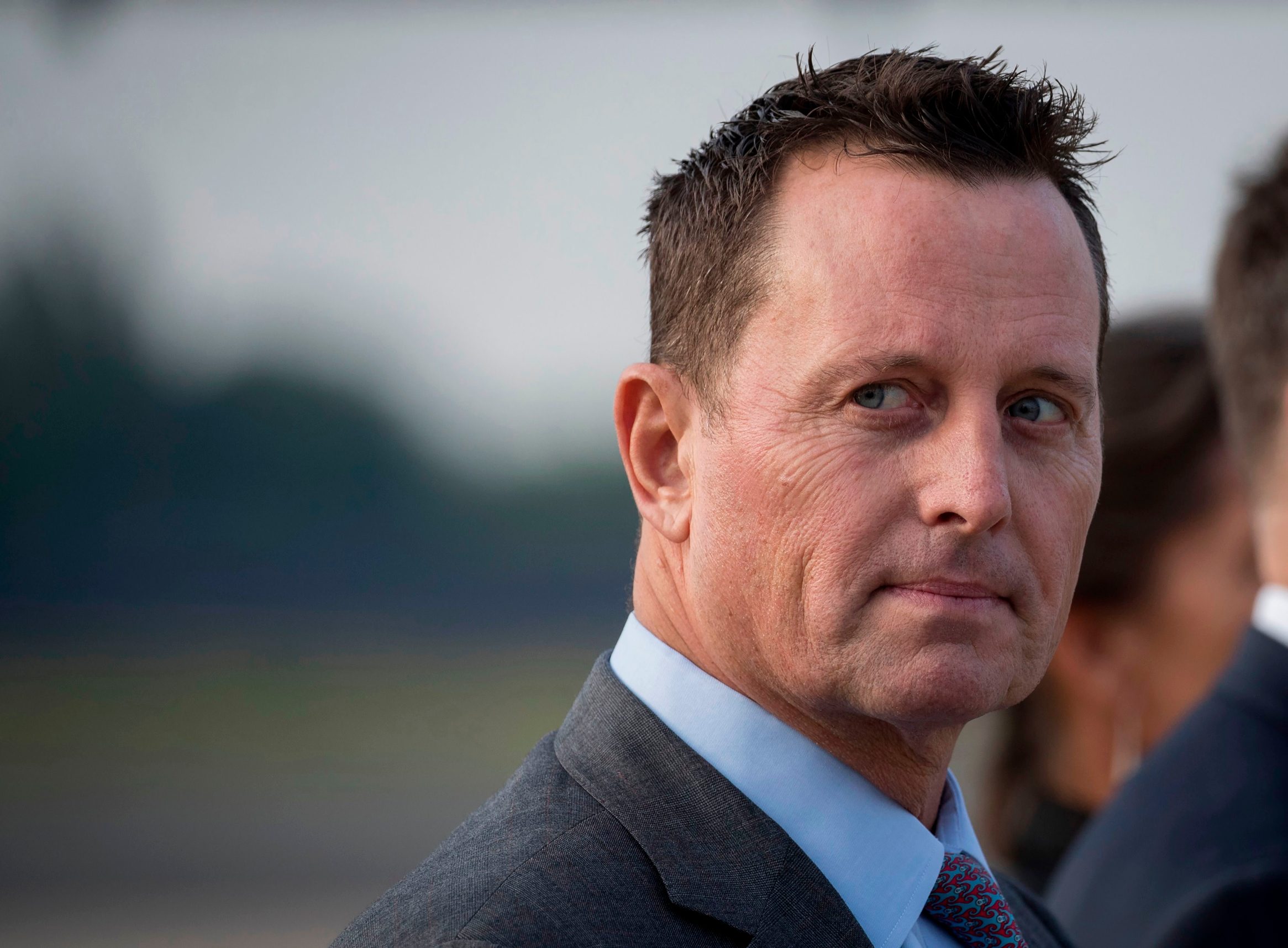 Richard Grenell, američki veleposlanik u Njemačkoj, očekuje dolazak američkog tajnika Mike Pompea na aerodromu Tegel u Berlinu