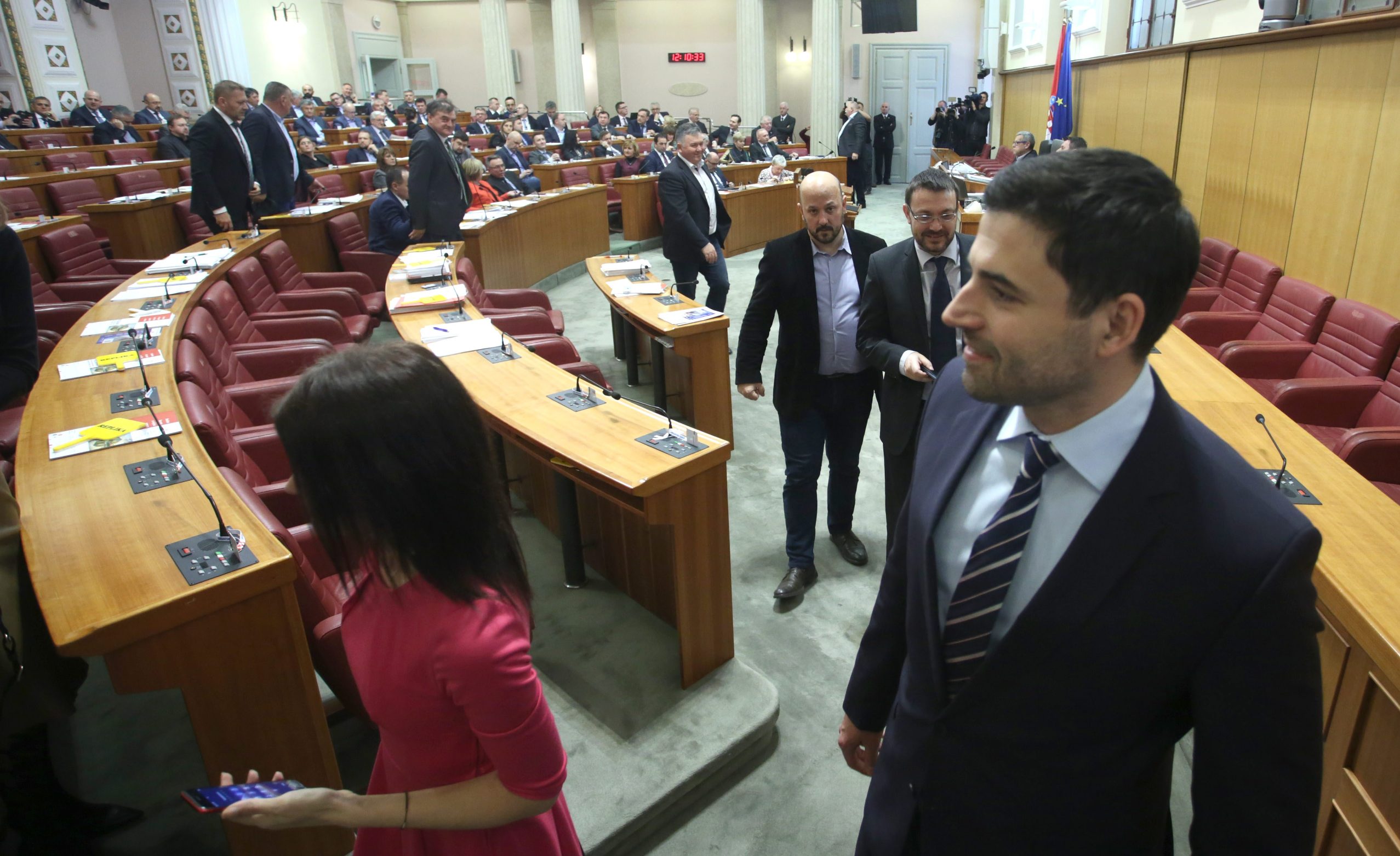 Dio zastupnika napustio je sabornicu za vrijeme glasanja