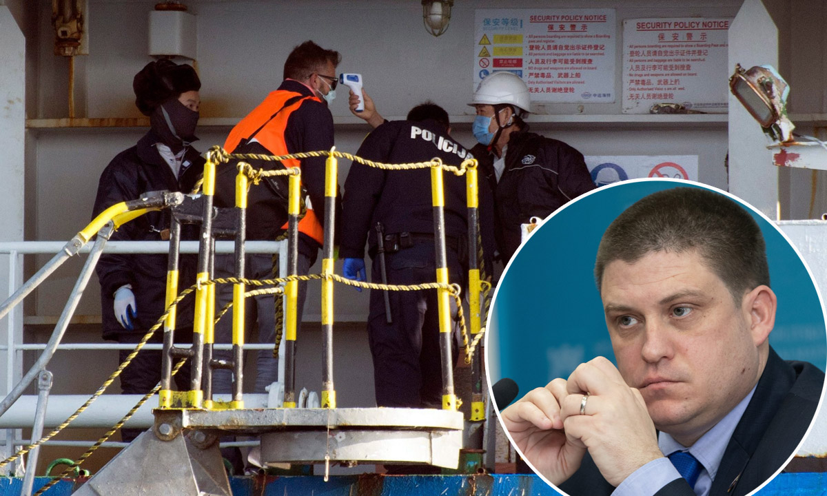 Sanitarna inspekcija i policija pregledavaju brod