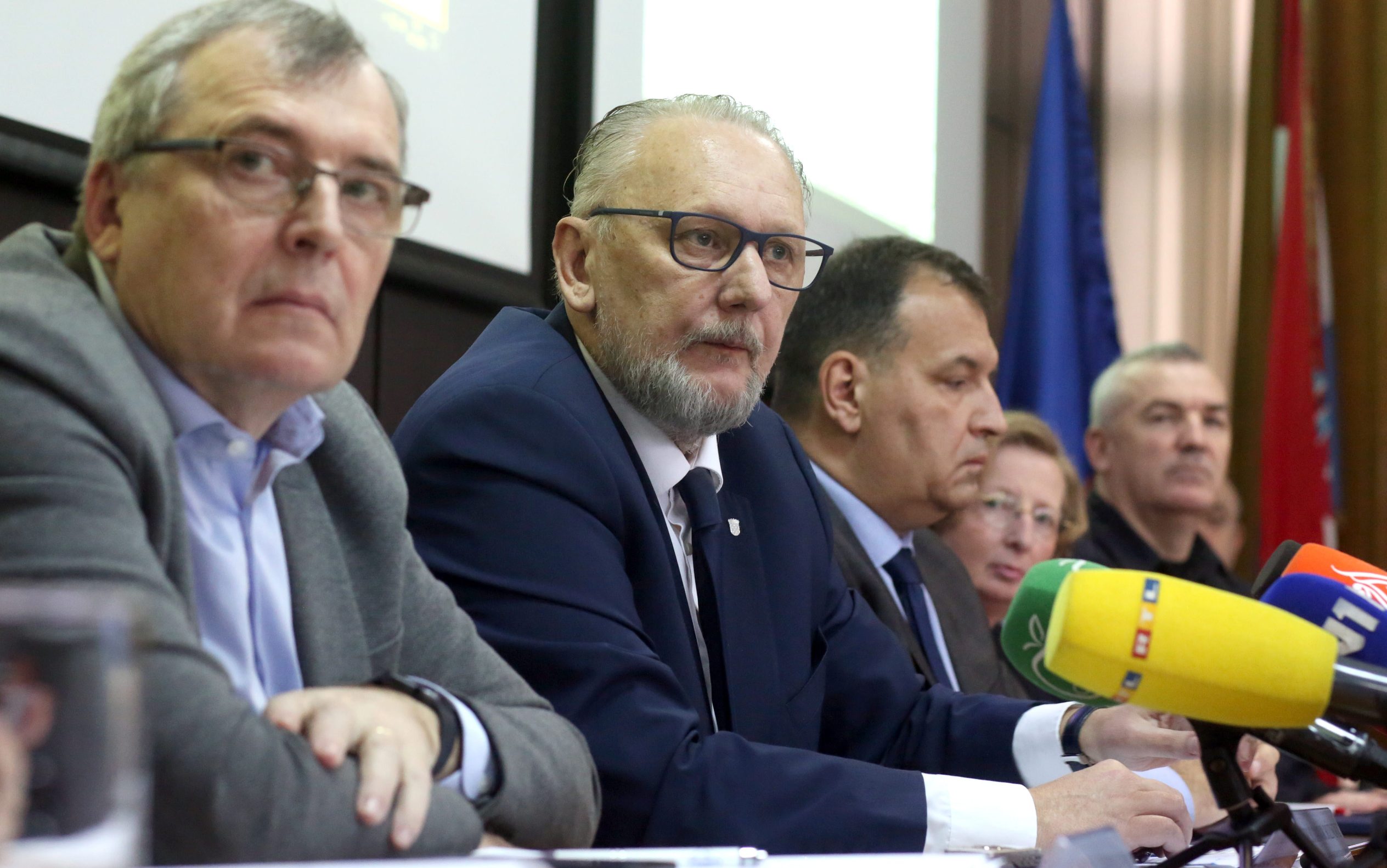 korona_press1-260220