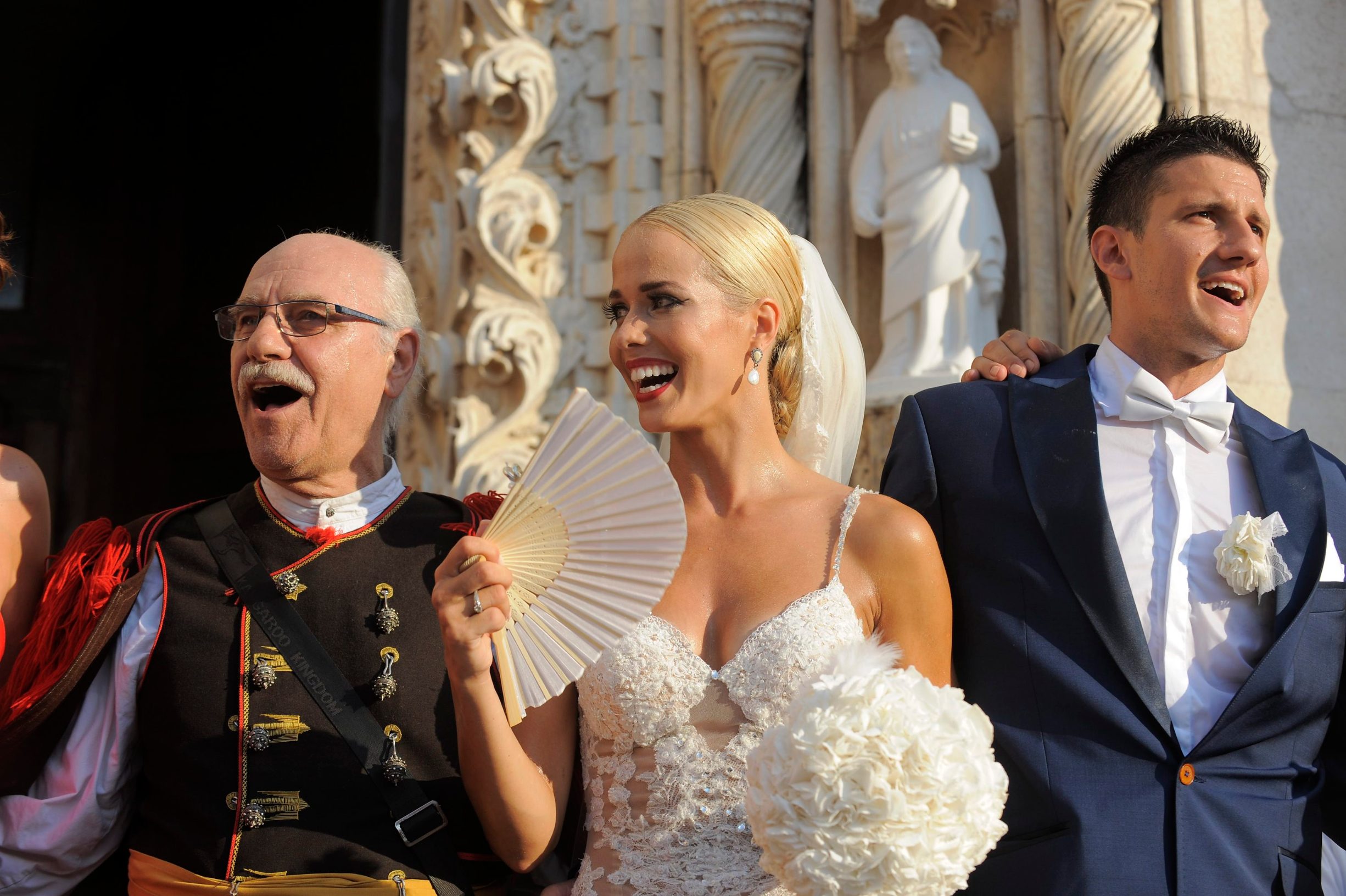 Košarkaški par Antonija Mišura i Marko Sandrić nakon deset godina veze vjenčali su se u rodnom Šibeniku. 