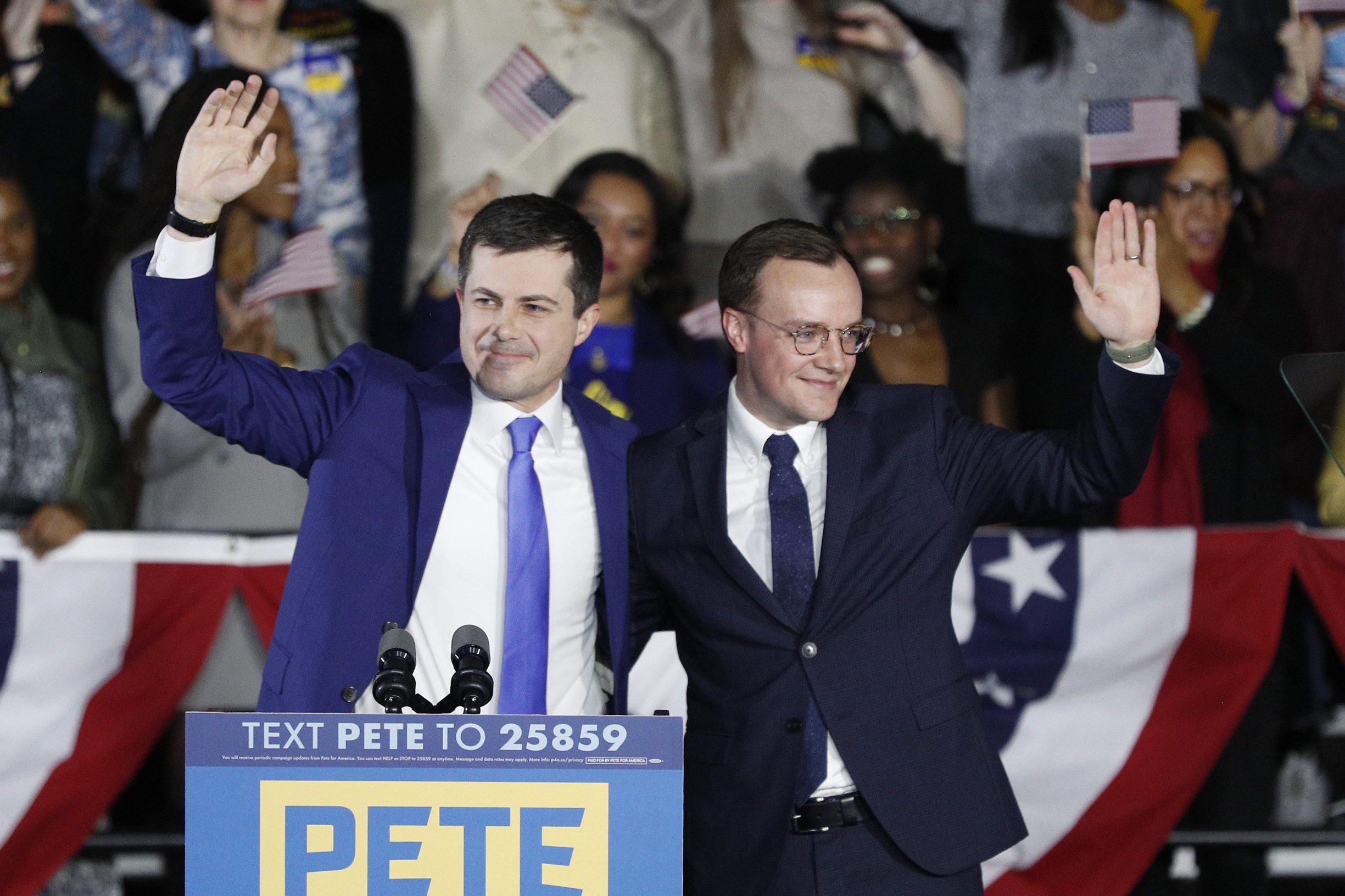 Pete Buttigieg i njegov suprug Chasten Buttigieg u Iowi