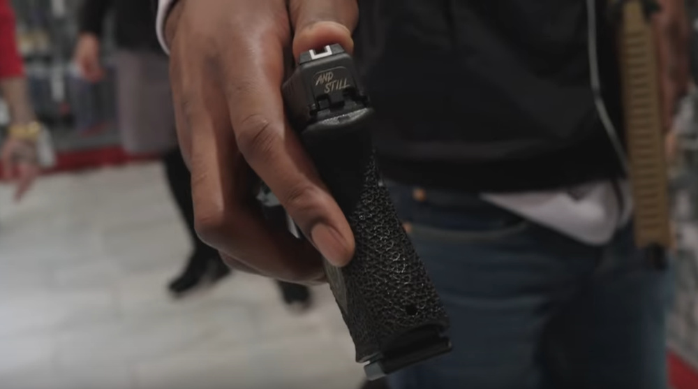 jonjones-pistolj-ScreenshotUFCytb