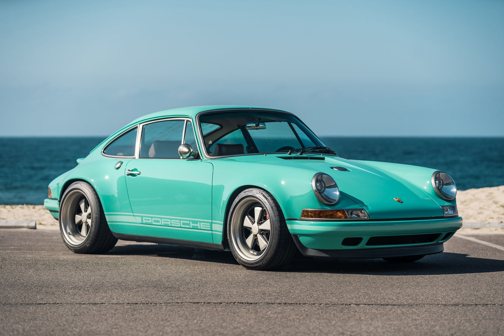 Porsche-911-Malibu-Singer-1