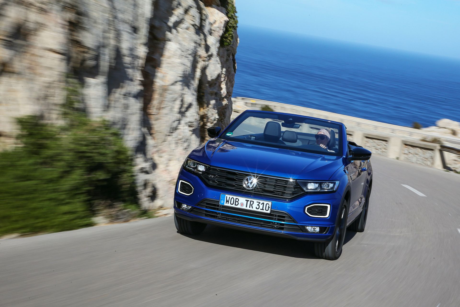 2020-VW-T-Roc-Cabriolet-10