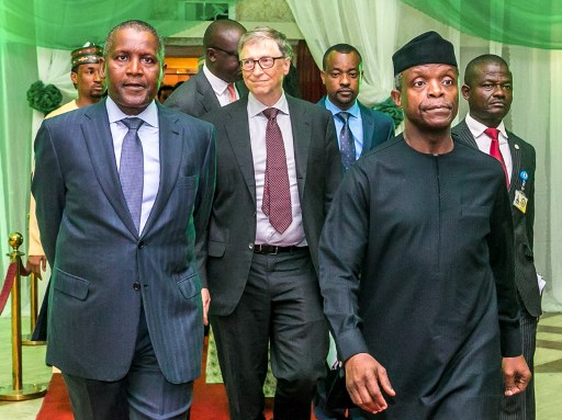 S lijeva na desno: Aliko Dangote, Bill Gates, Yemi Osinbajo