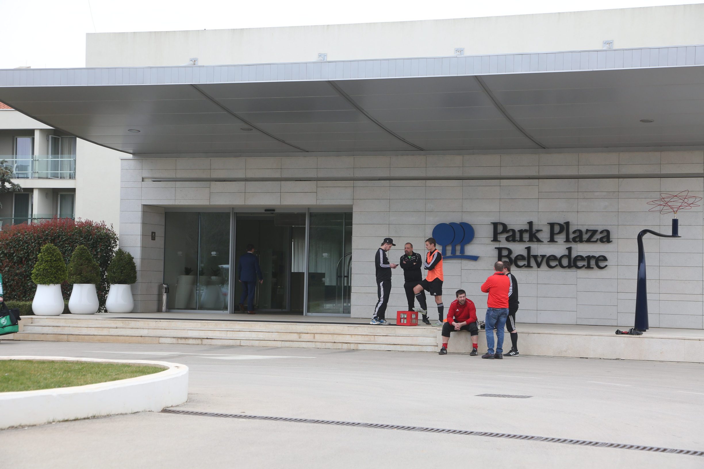 korona_turisti02-130320